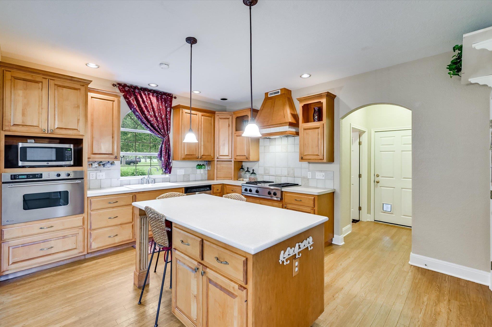 220 2 Mile Ln, Smithville, TX 78957