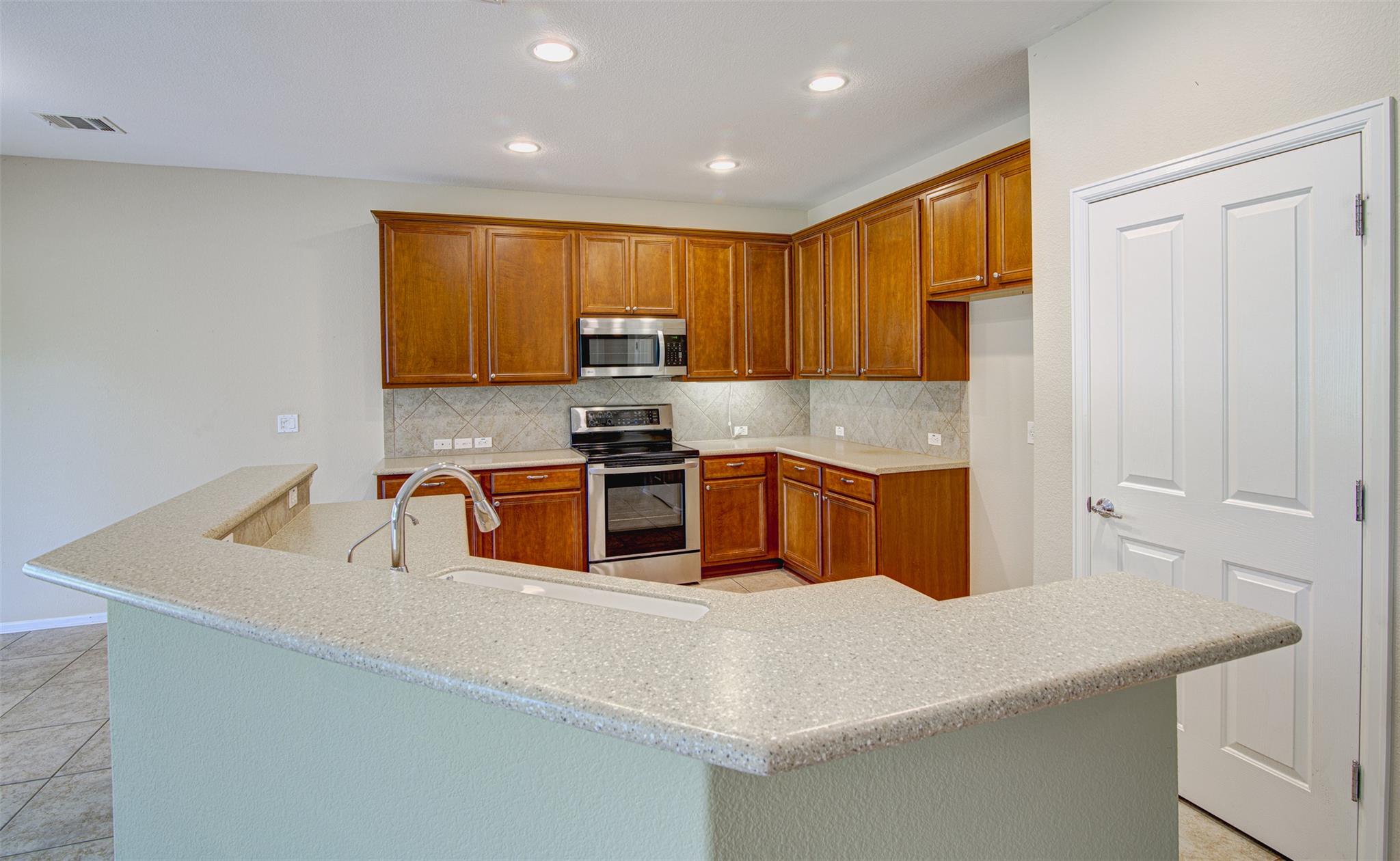 321 Cooper Lake Dr, Georgetown, TX 78633