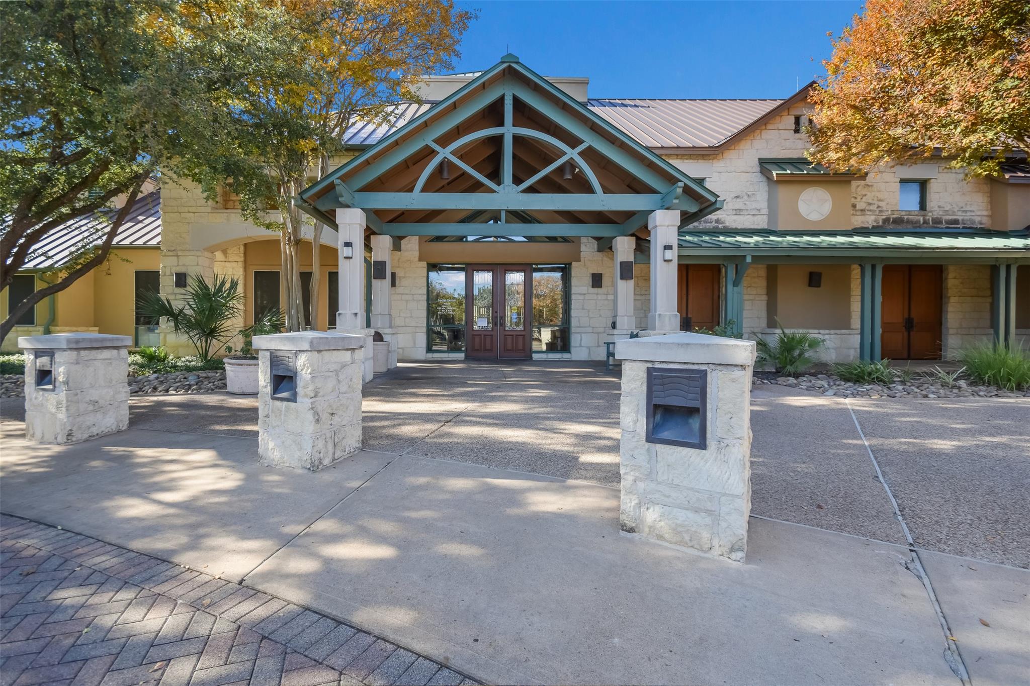 321 Cooper Lake Dr, Georgetown, TX 78633