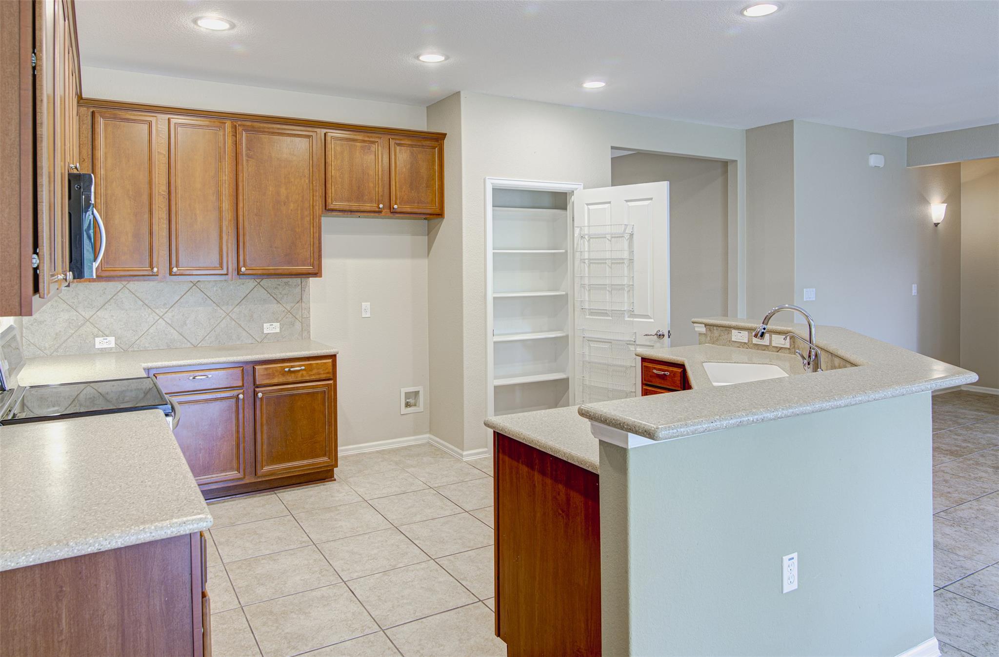 321 Cooper Lake Dr, Georgetown, TX 78633