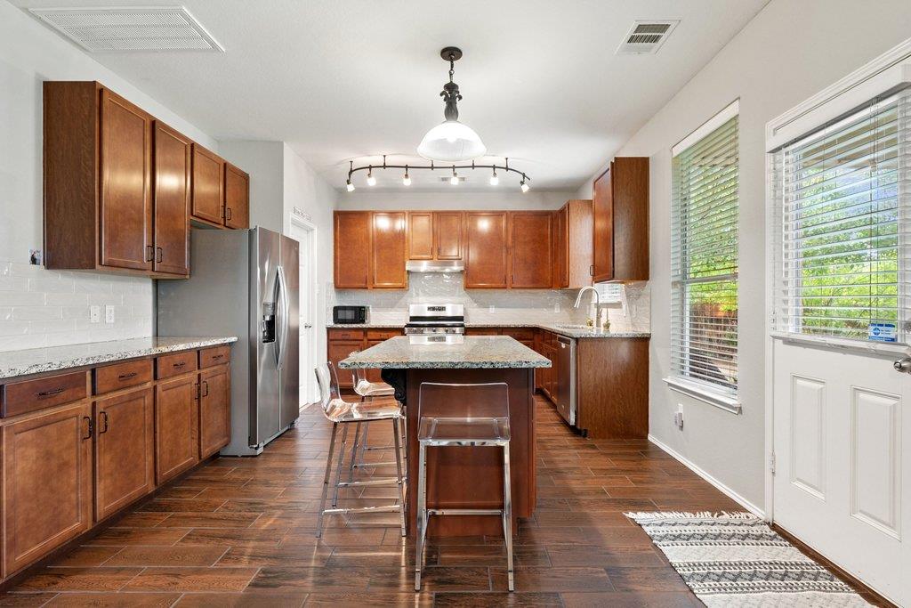 140 Wolfberry Path, Buda, TX 78610