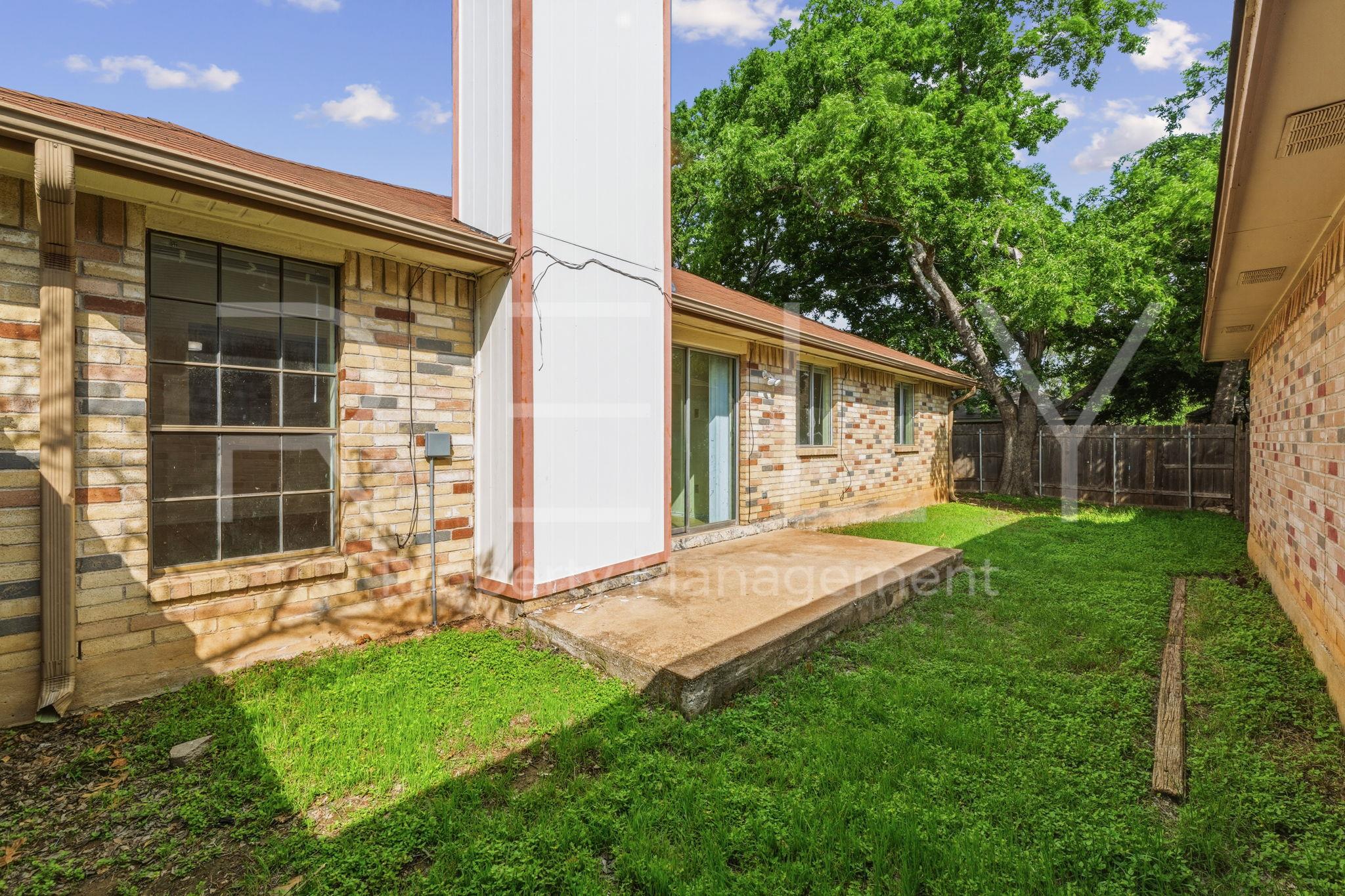 604 David Curry Dr, Round Rock, TX 78664