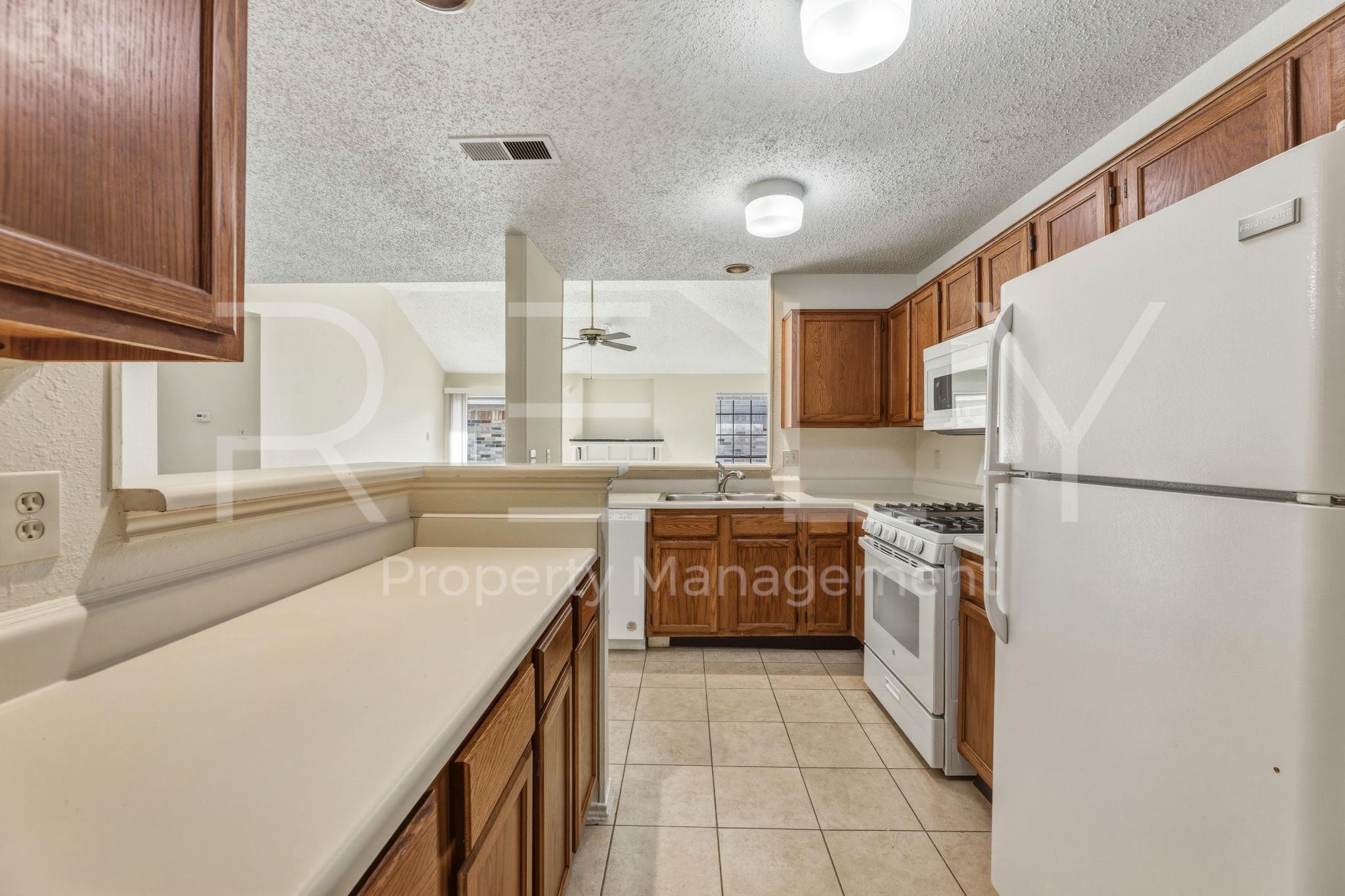 604 David Curry Dr, Round Rock, TX 78664