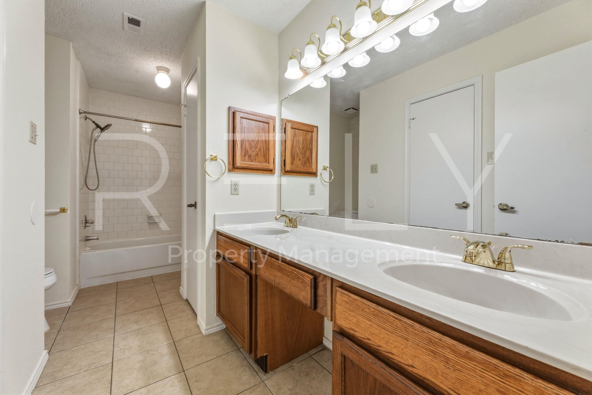 604 David Curry Dr, Round Rock, TX 78664