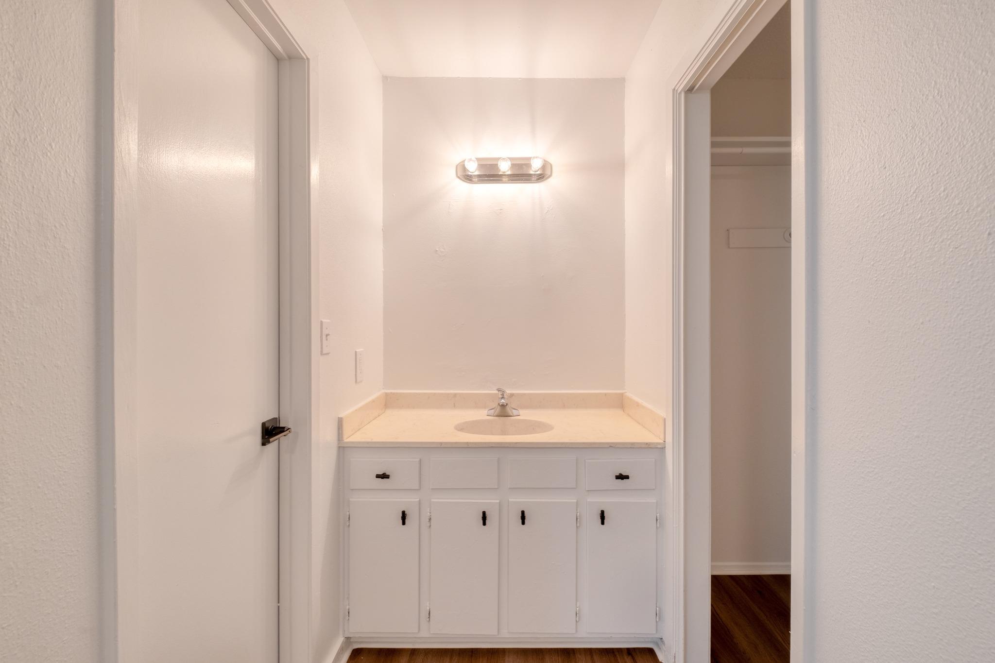 10214 Oak Hollow Dr, Austin, TX 78758