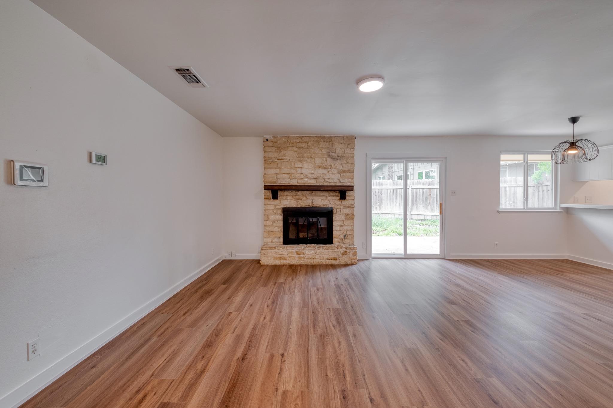 10214 Oak Hollow Dr, Austin, TX 78758