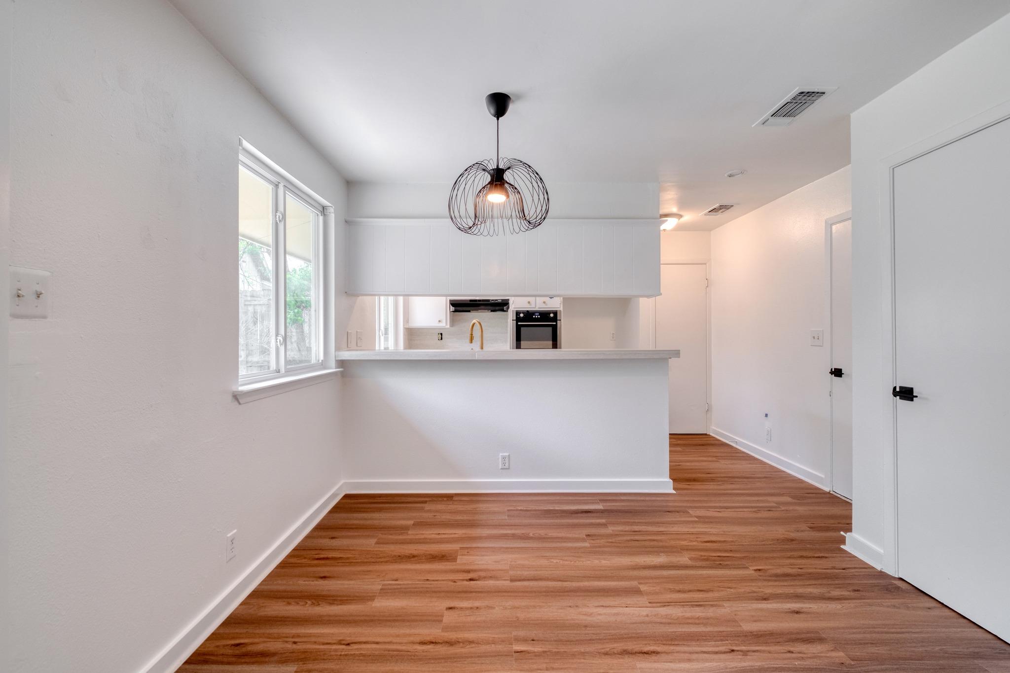 10214 Oak Hollow Dr, Austin, TX 78758