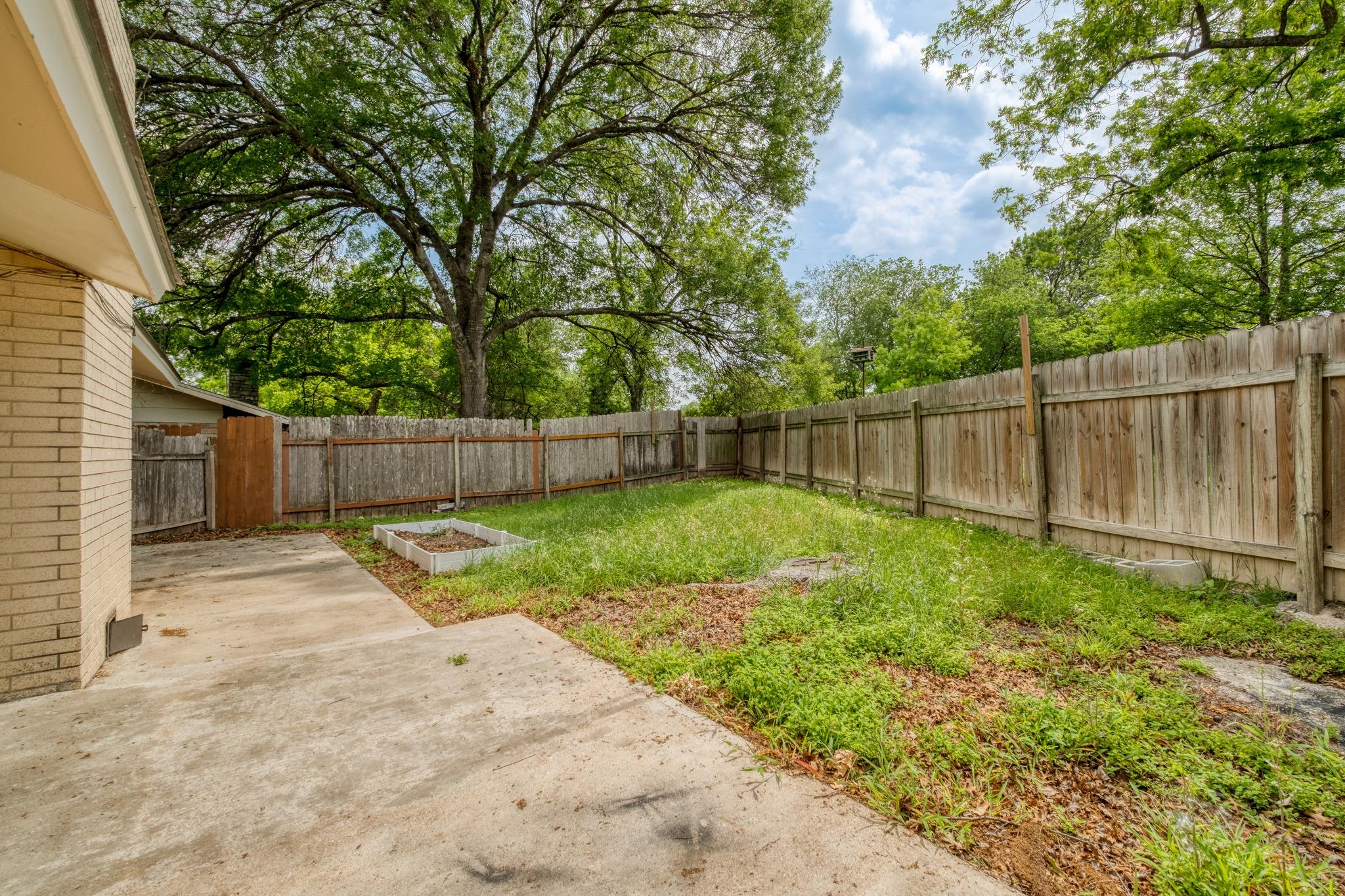10214 Oak Hollow Dr, Austin, TX 78758