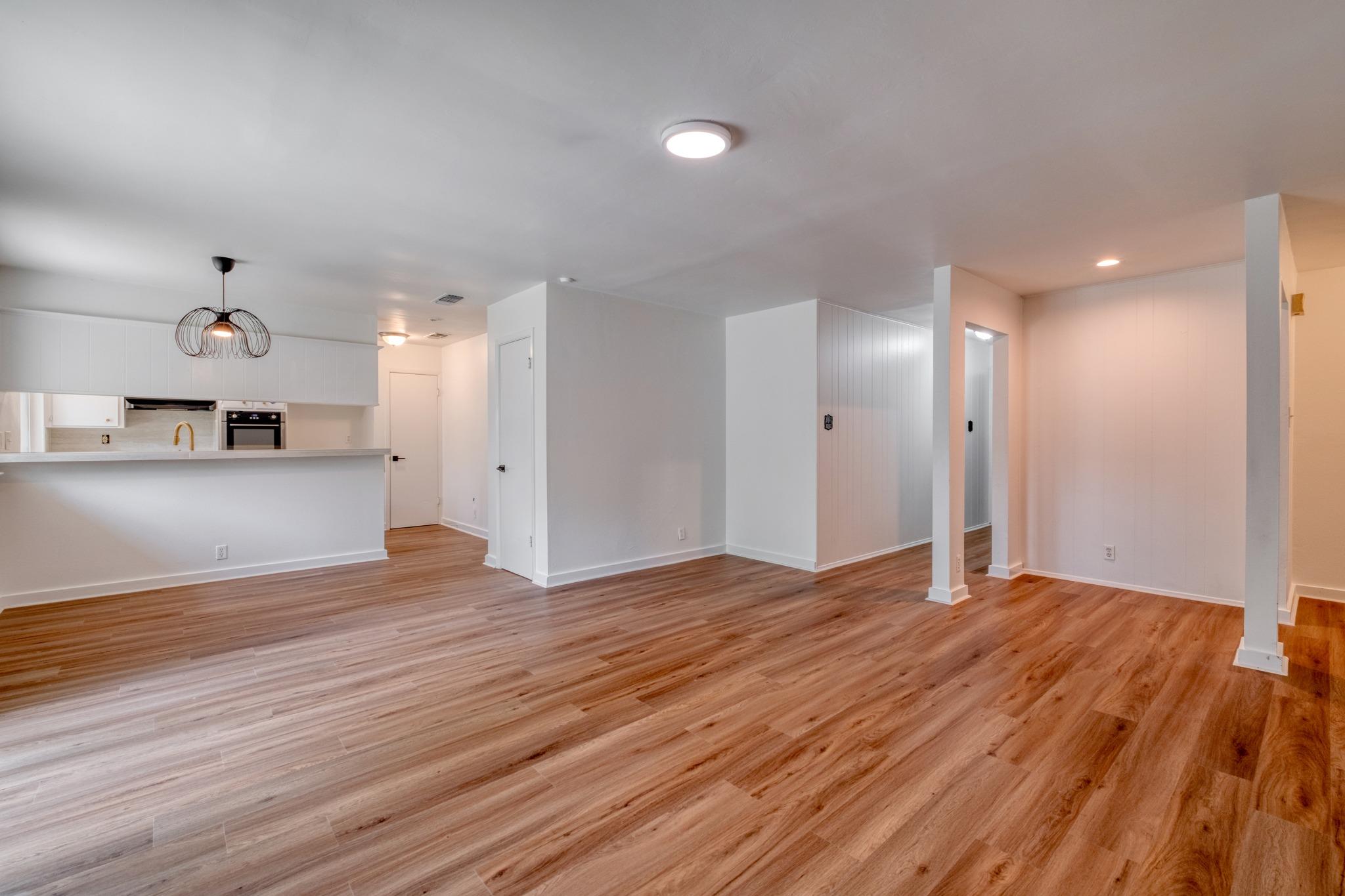 10214 Oak Hollow Dr, Austin, TX 78758