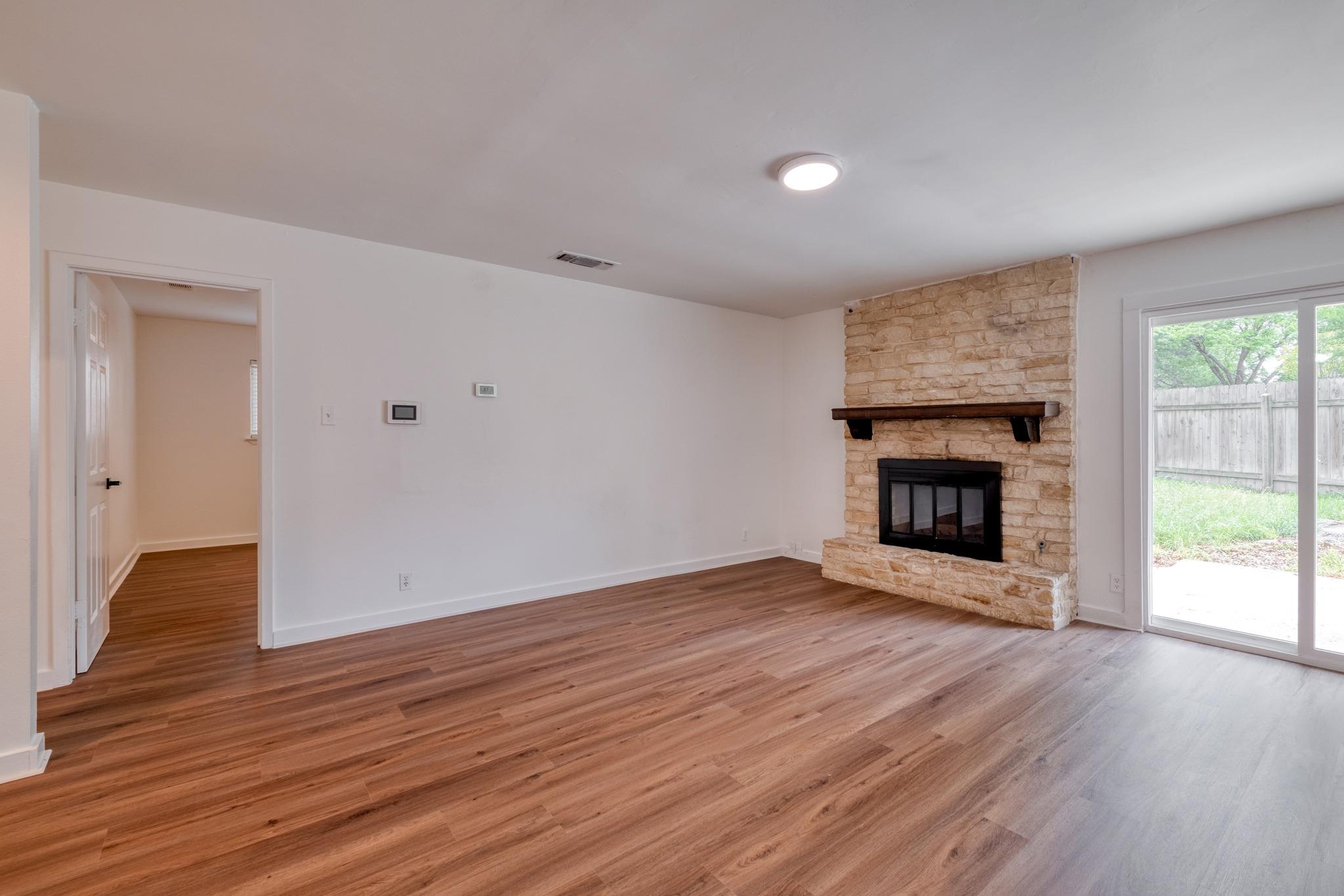 10214 Oak Hollow Dr, Austin, TX 78758