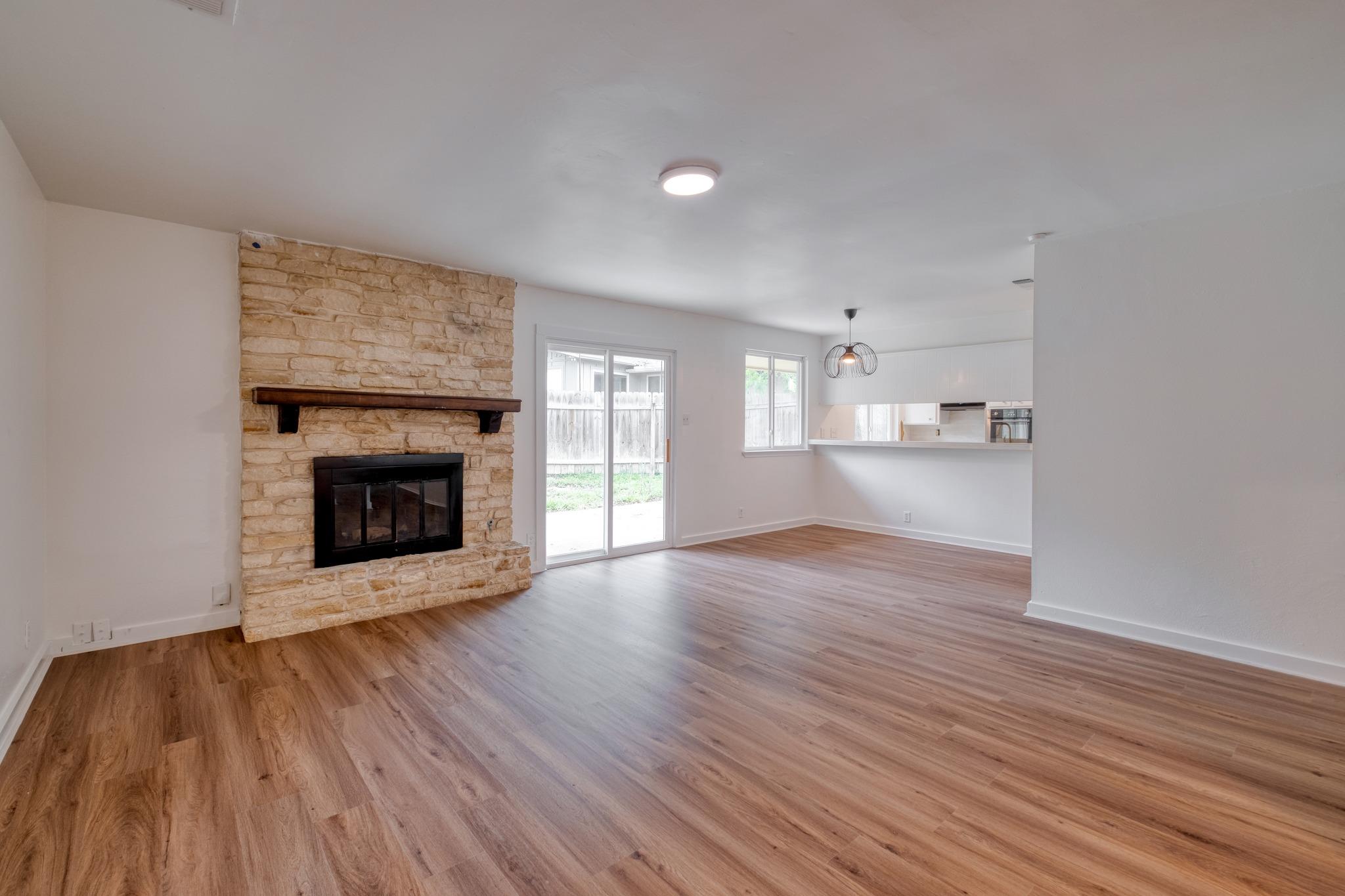 10214 Oak Hollow Dr, Austin, TX 78758