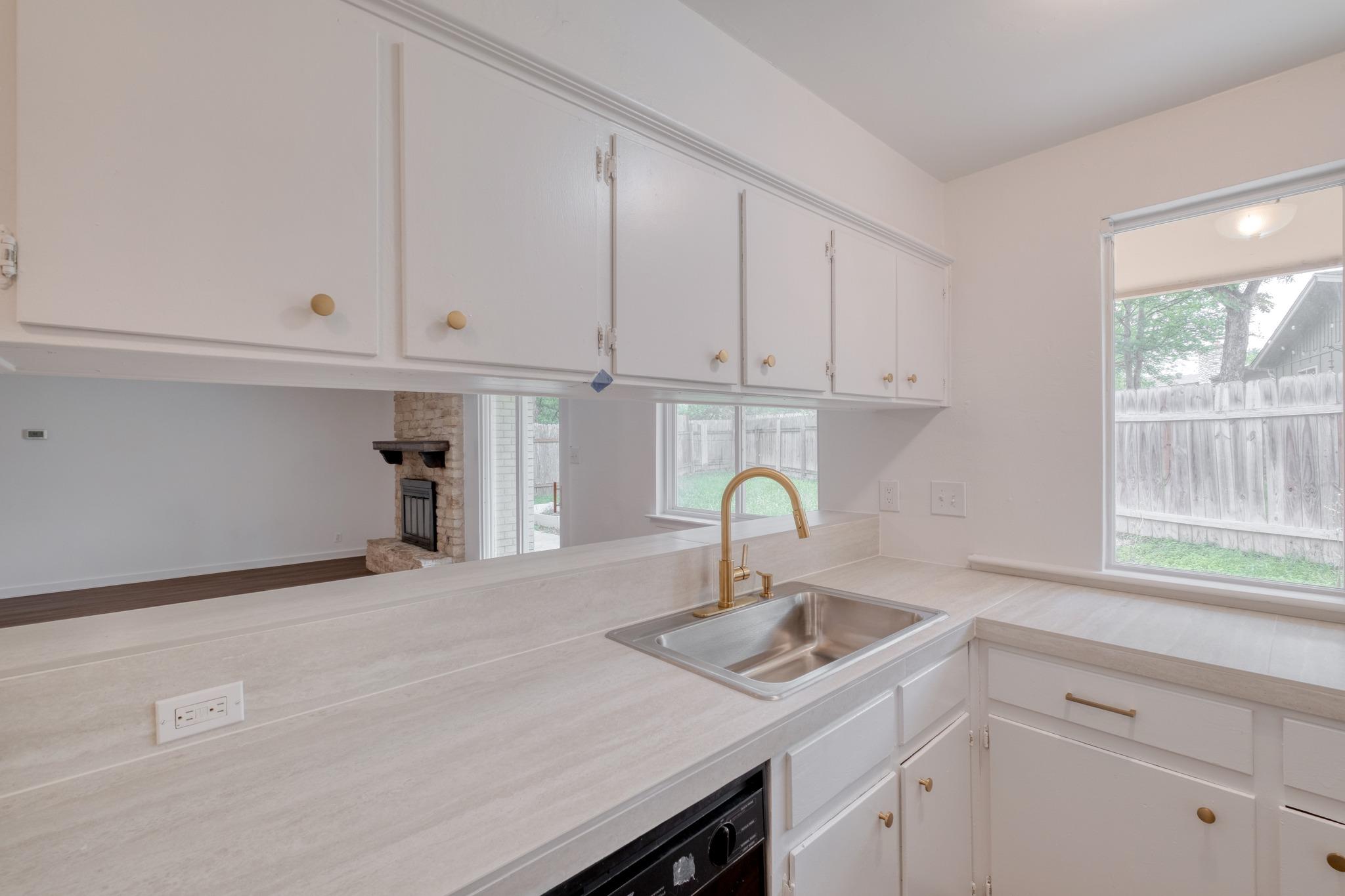 10214 Oak Hollow Dr, Austin, TX 78758