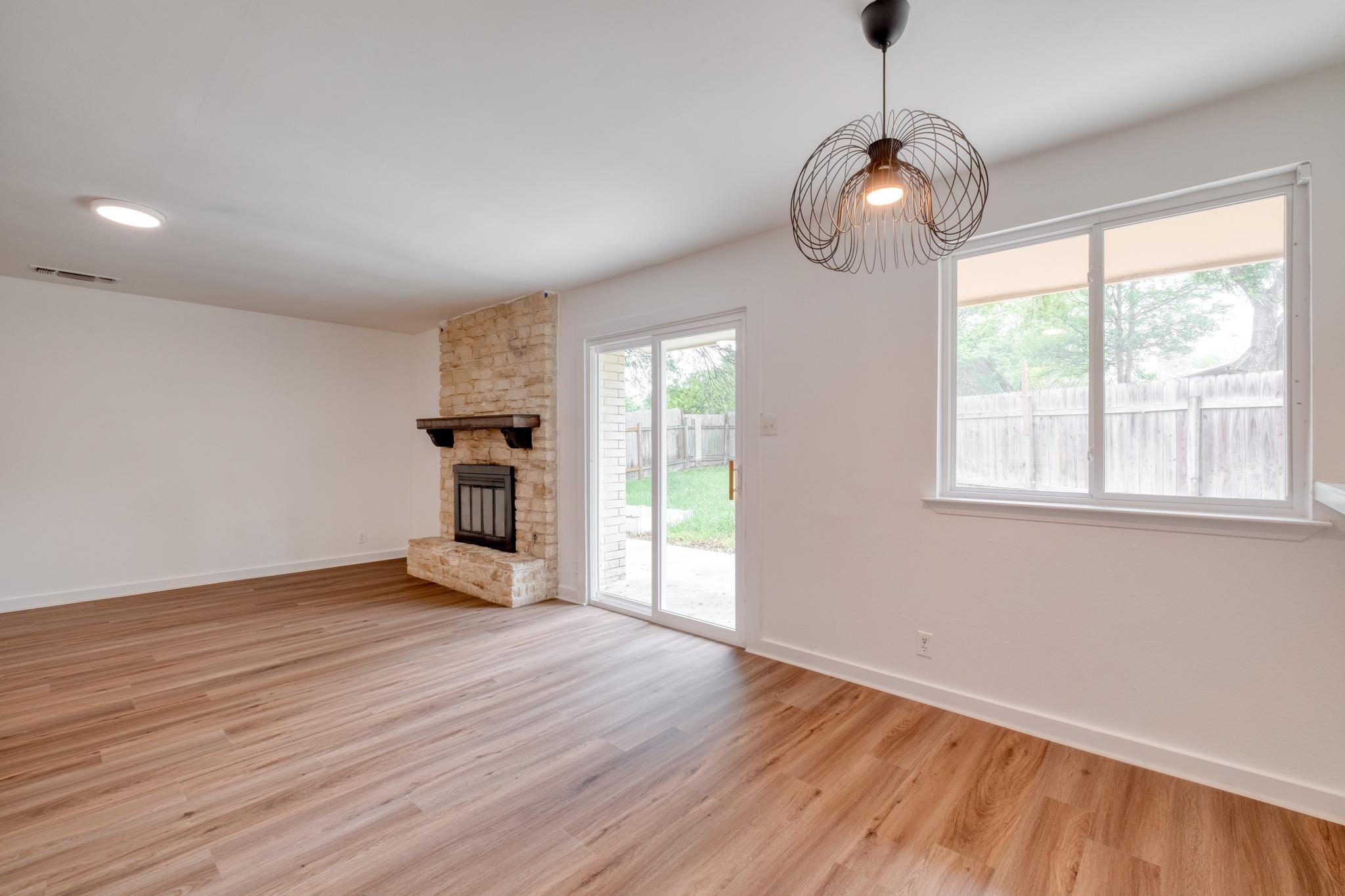 10214 Oak Hollow Dr, Austin, TX 78758