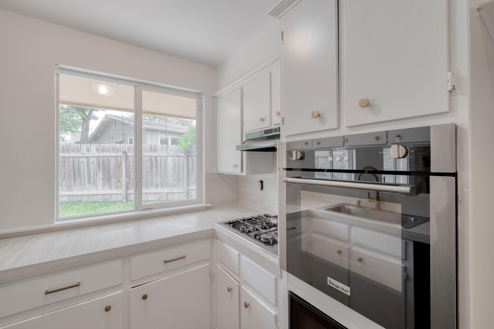 10214 Oak Hollow Dr, Austin, TX 78758