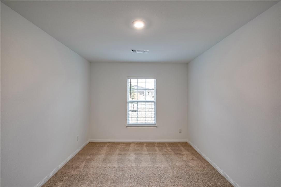 617 Riverdale Dr, Jarrell, TX 76537