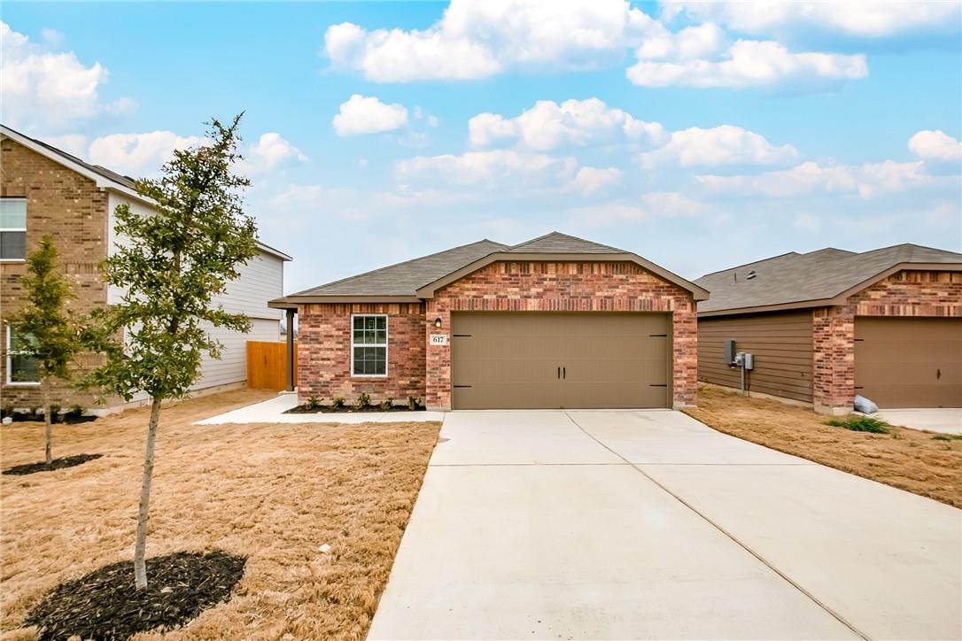 617 Riverdale Dr, Jarrell, TX 76537