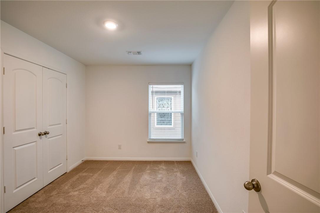 617 Riverdale Dr, Jarrell, TX 76537