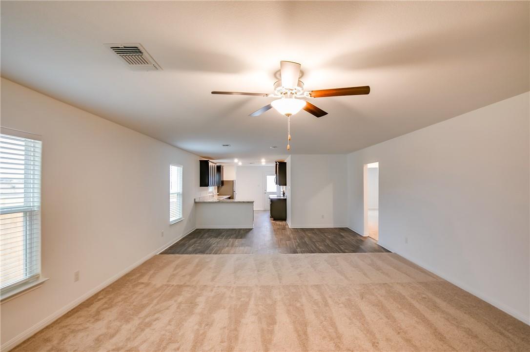 617 Riverdale Dr, Jarrell, TX 76537