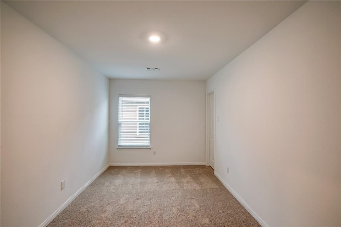 617 Riverdale Dr, Jarrell, TX 76537