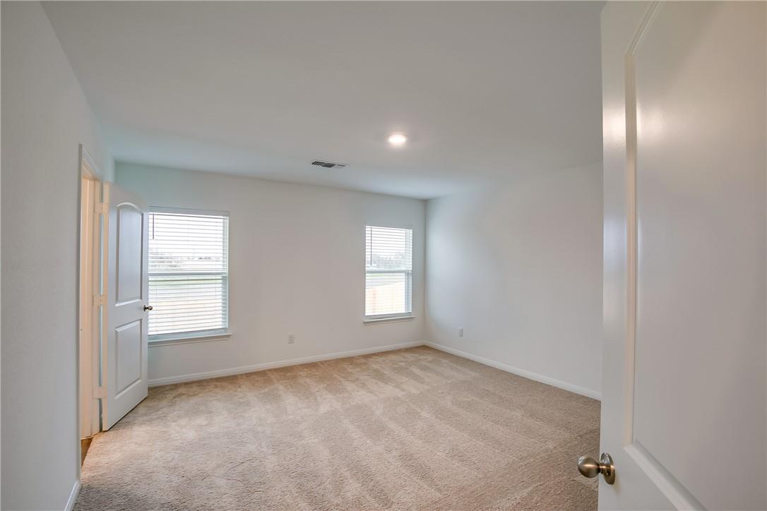 617 Riverdale Dr, Jarrell, TX 76537