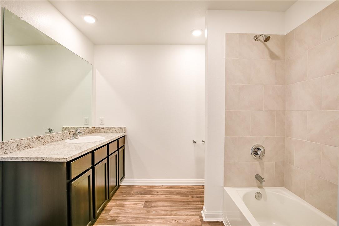 617 Riverdale Dr, Jarrell, TX 76537