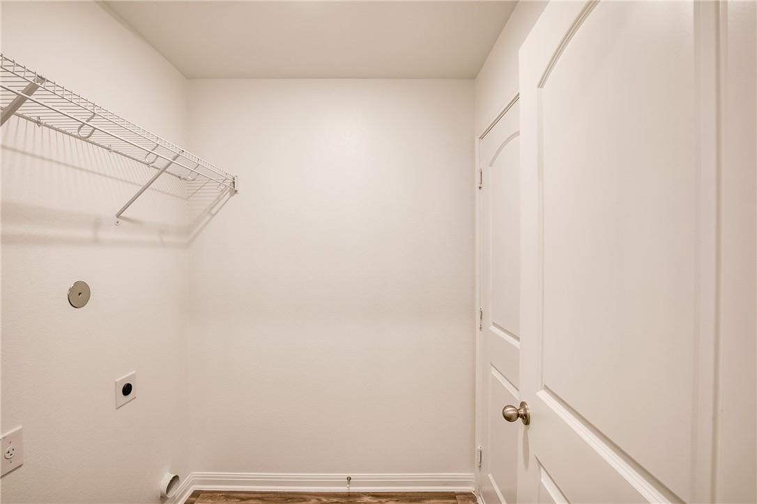 617 Riverdale Dr, Jarrell, TX 76537