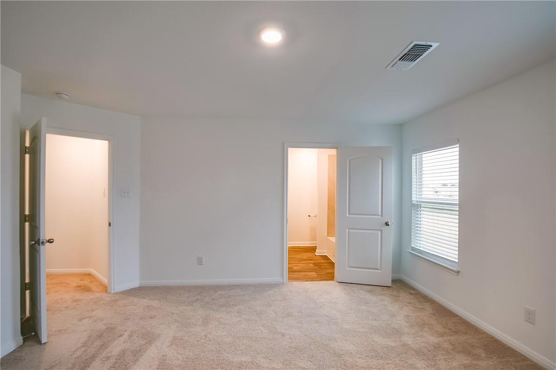 617 Riverdale Dr, Jarrell, TX 76537