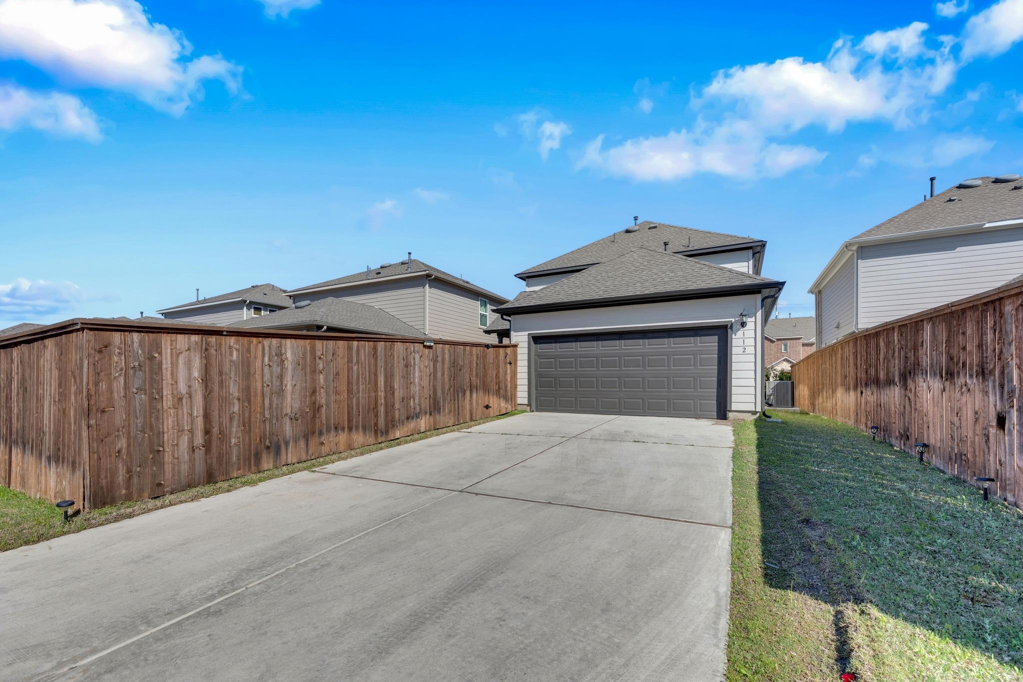 112 Gracie Way, Hutto, TX 78634