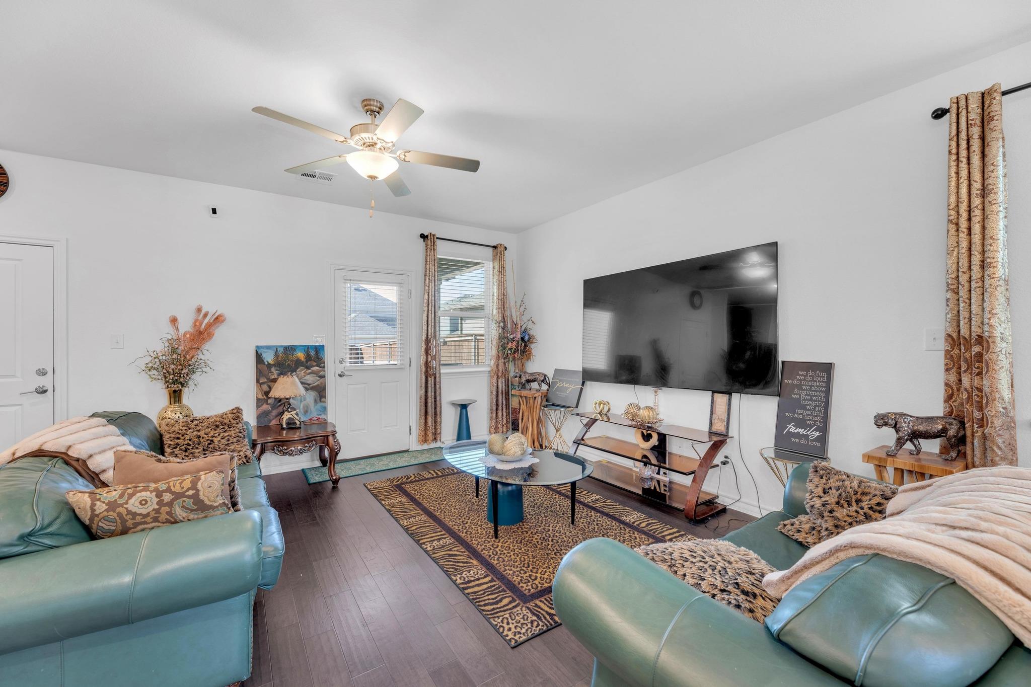 112 Gracie Way, Hutto, TX 78634