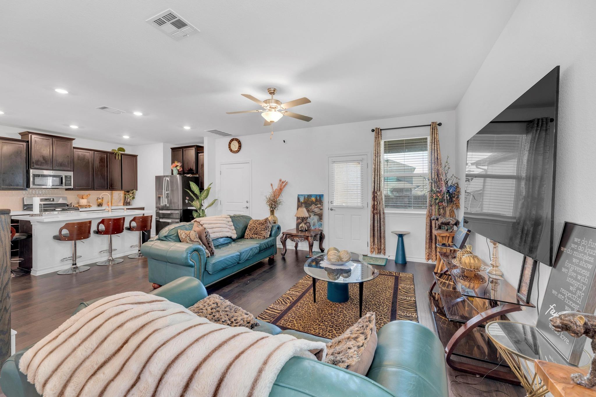 112 Gracie Way, Hutto, TX 78634