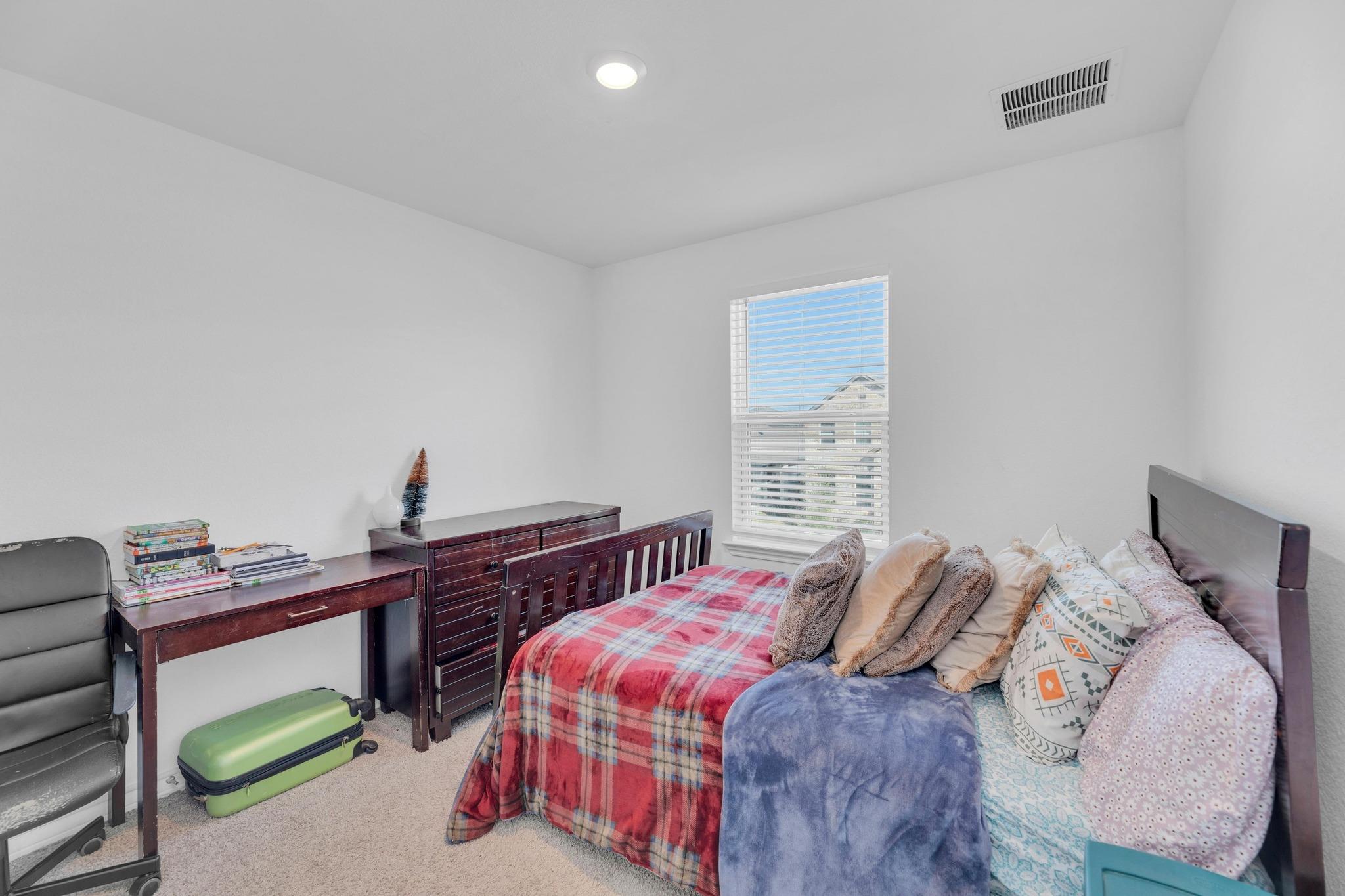 112 Gracie Way, Hutto, TX 78634