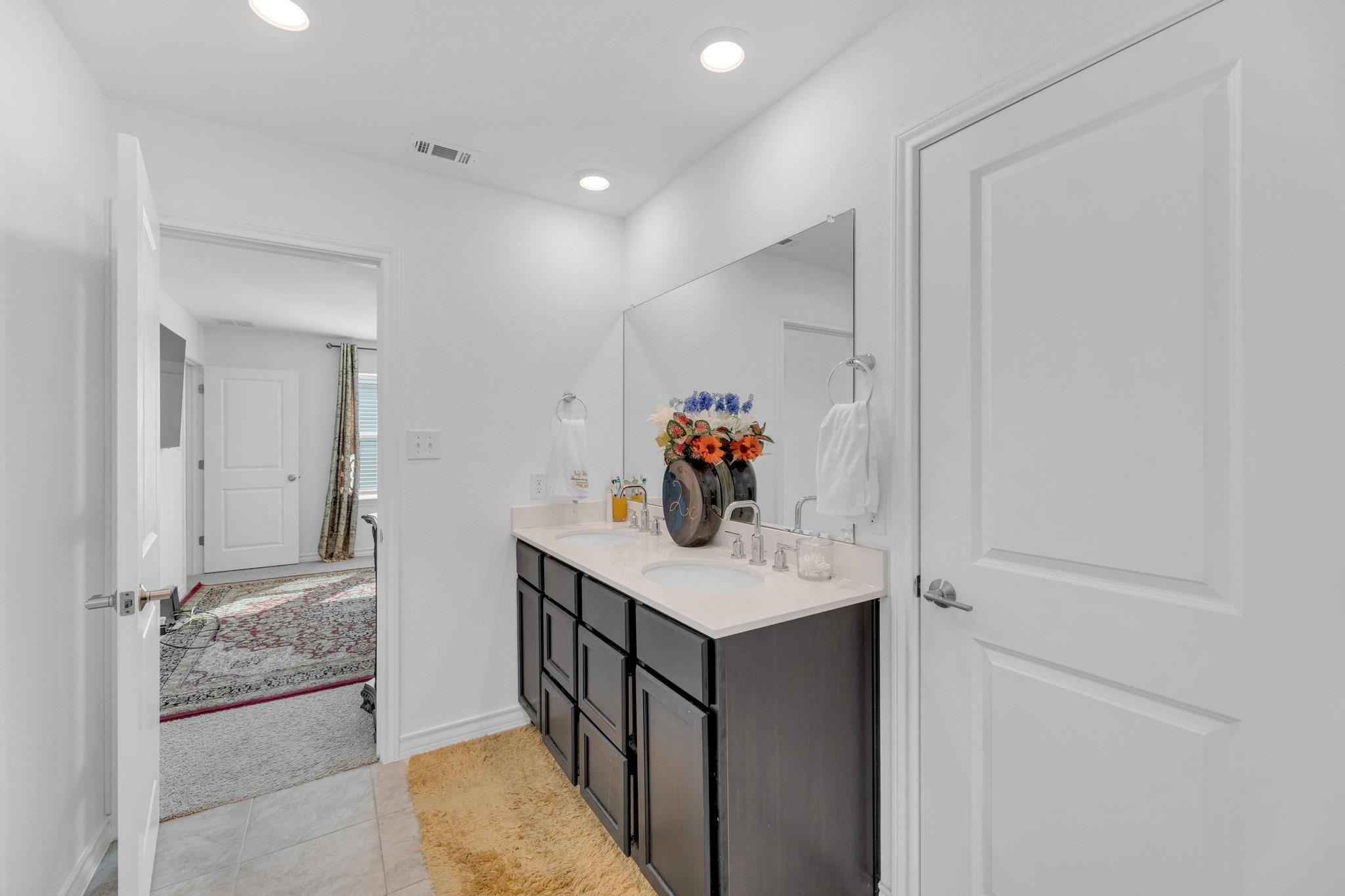 112 Gracie Way, Hutto, TX 78634