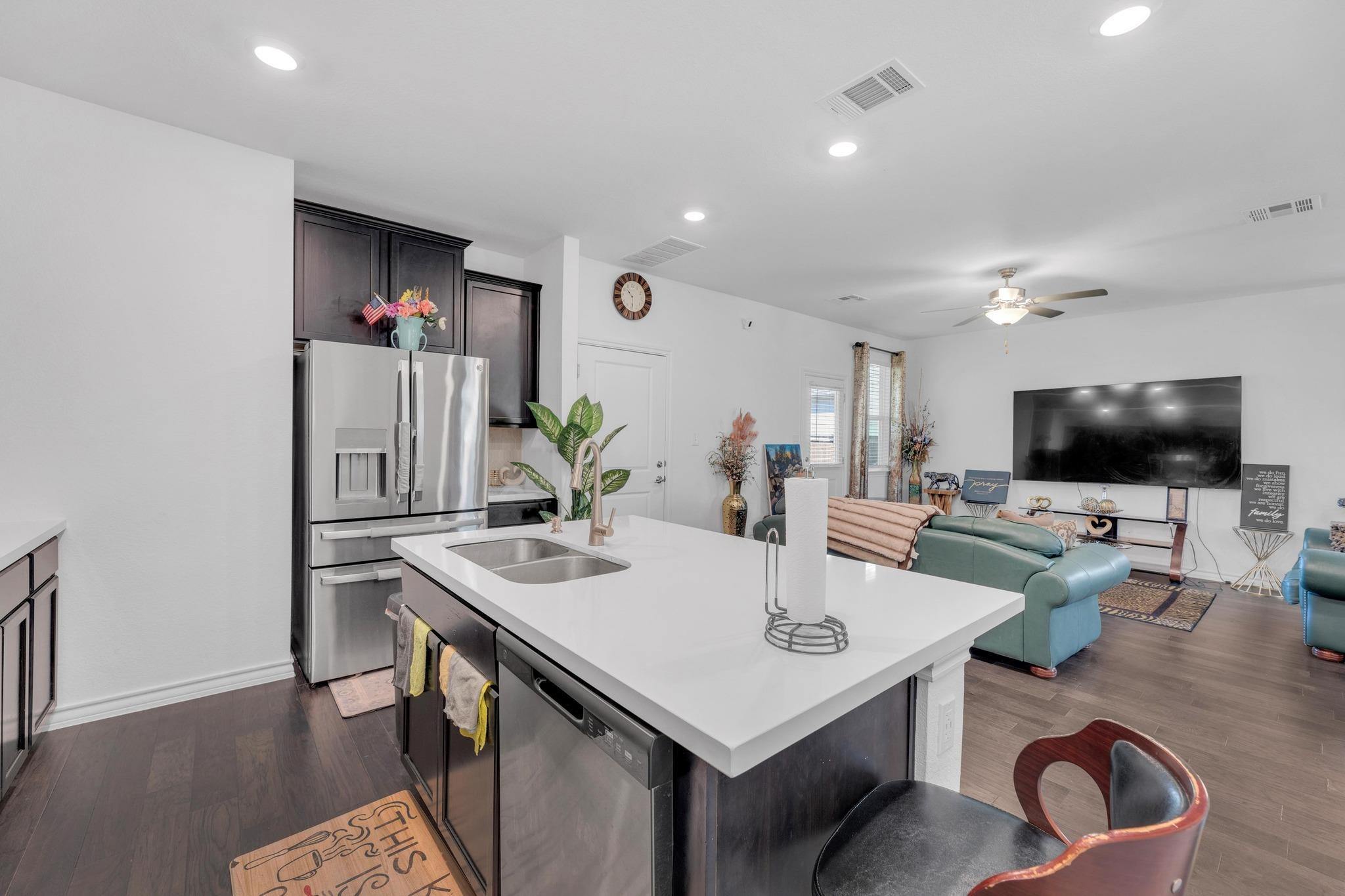 112 Gracie Way, Hutto, TX 78634