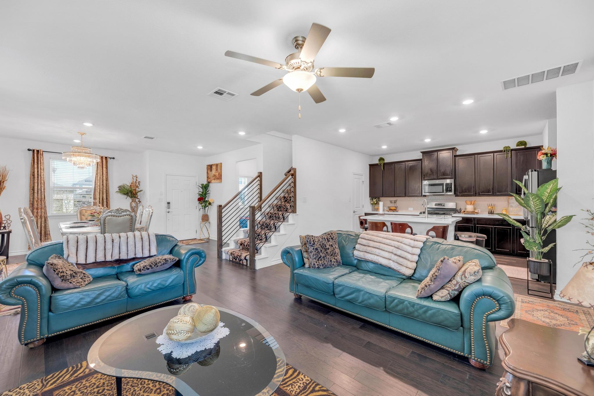 112 Gracie Way, Hutto, TX 78634