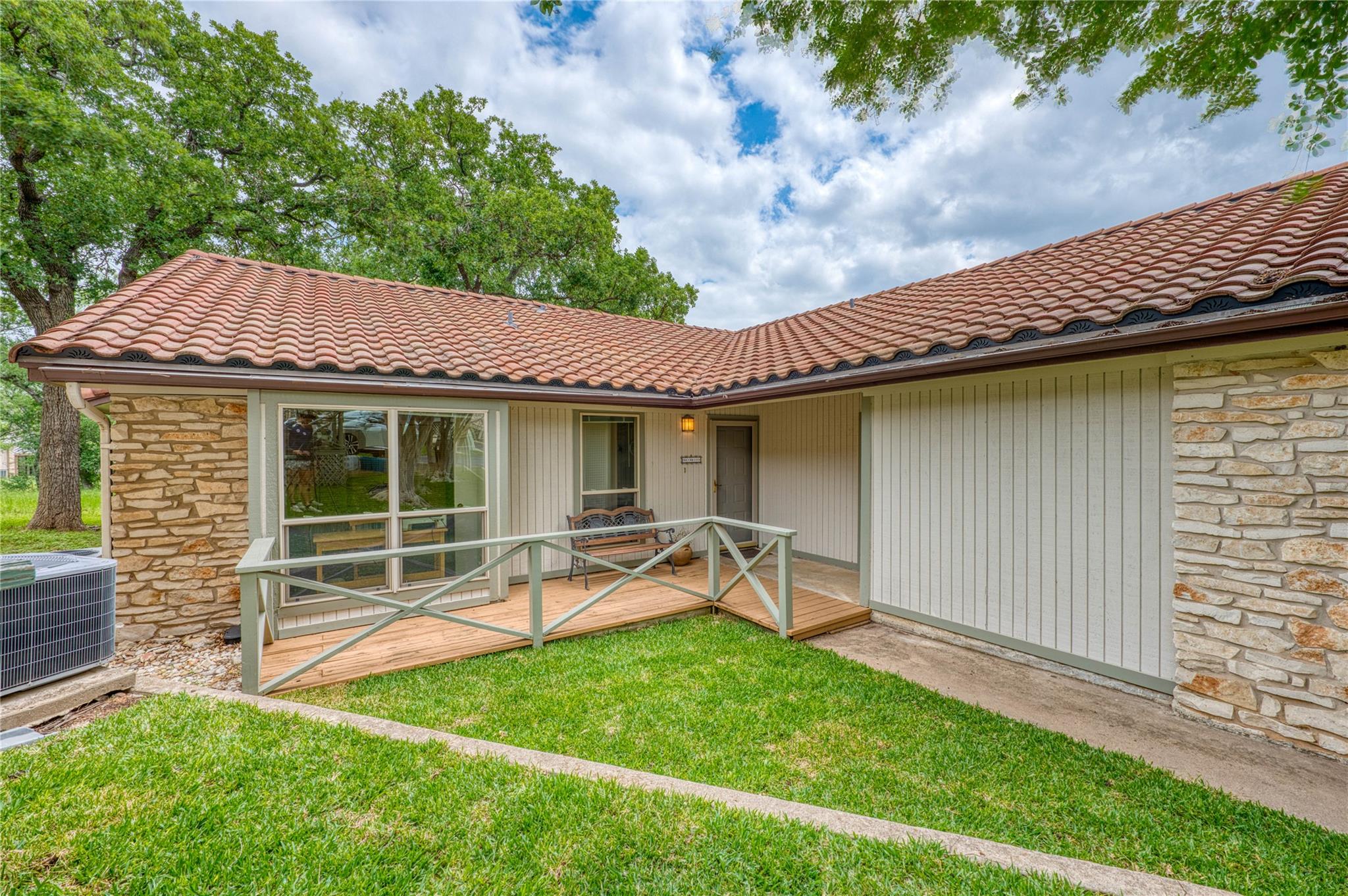 110 Big Spur S # 2, Horseshoe Bay, TX 78657