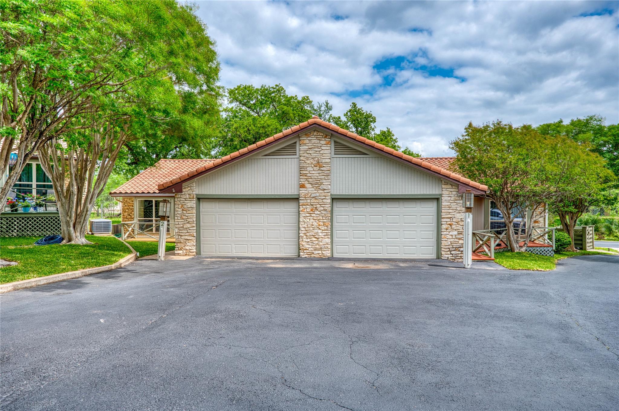 110 Big Spur S # 2, Horseshoe Bay, TX 78657