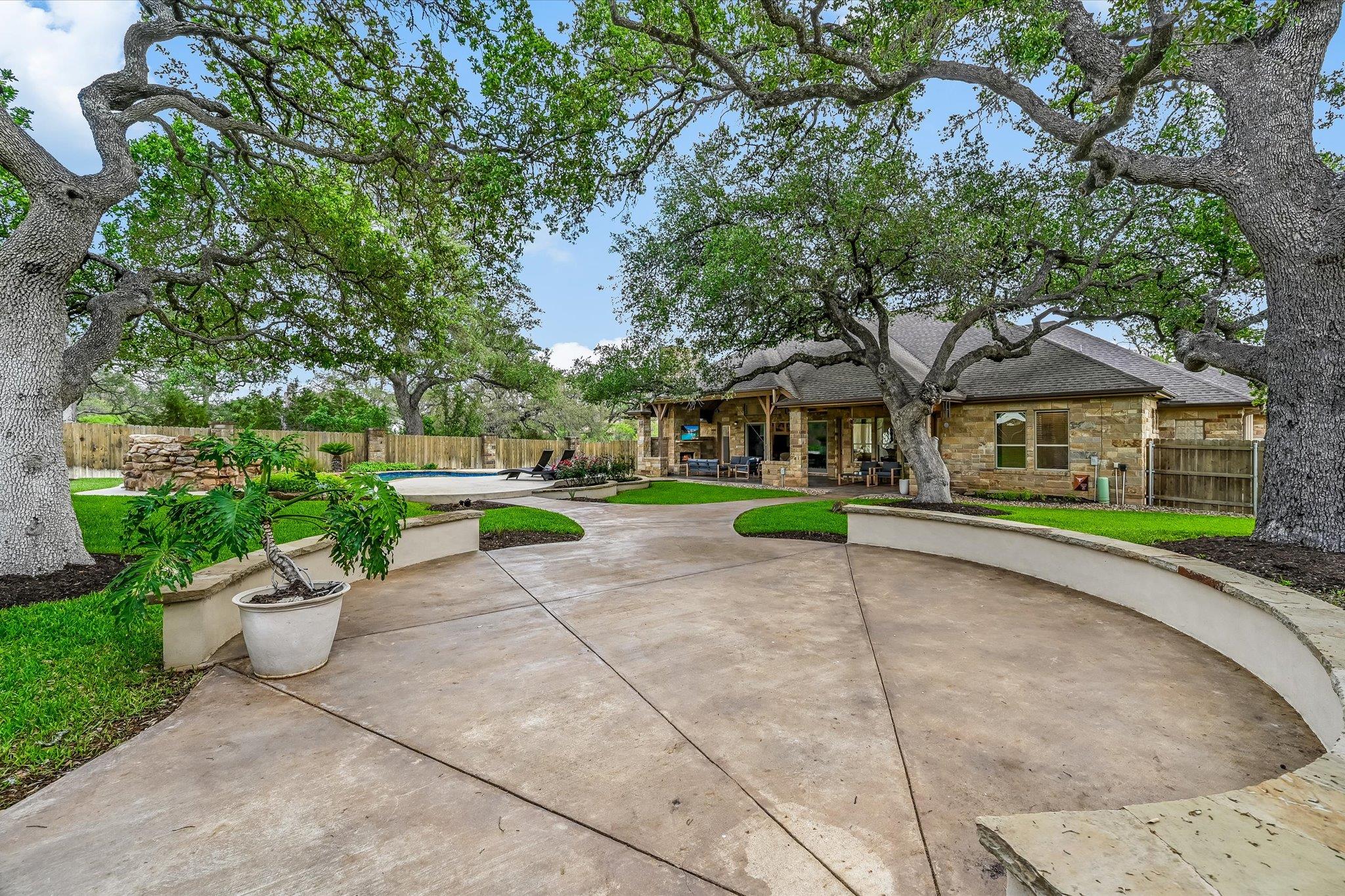 320 Ruby Ranch Rd, Buda, TX 78610
