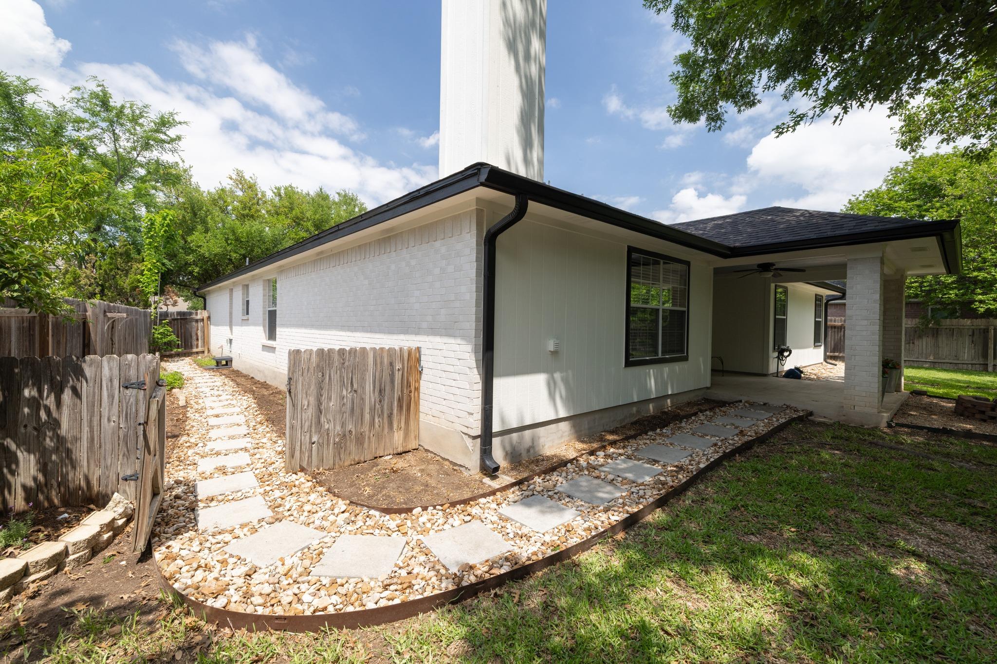 3025 Plantation Dr, Round Rock, TX 78681