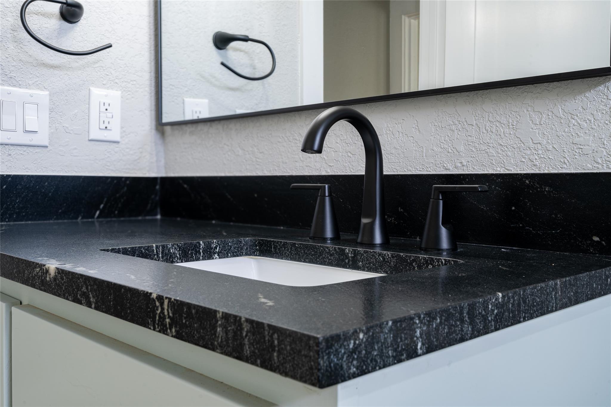 329 Flores St, Lockhart, TX 78644