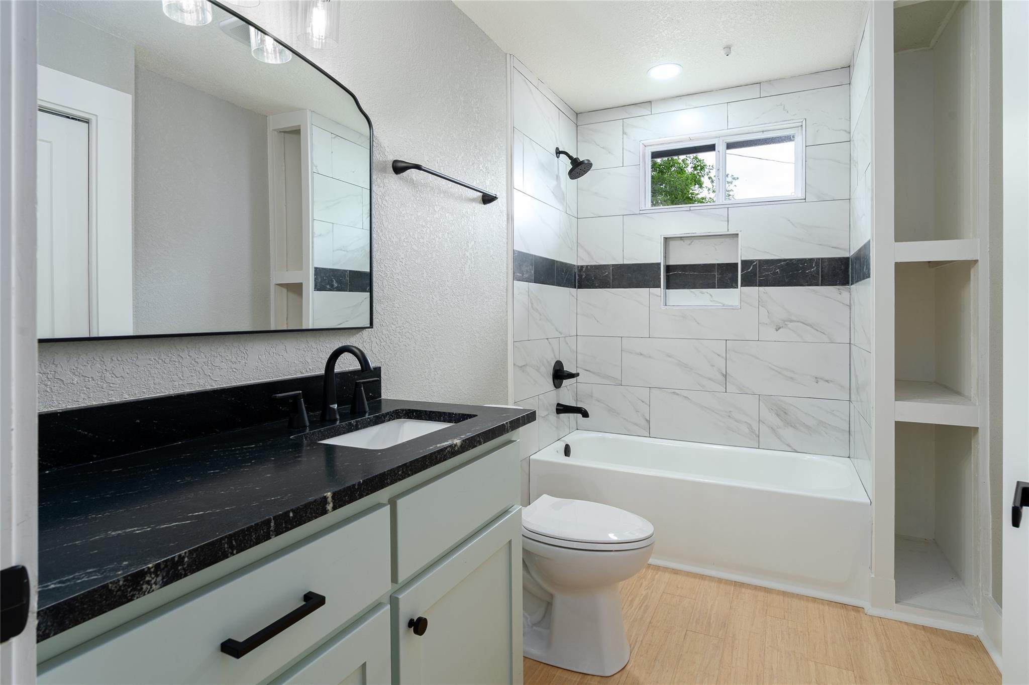 329 Flores St, Lockhart, TX 78644