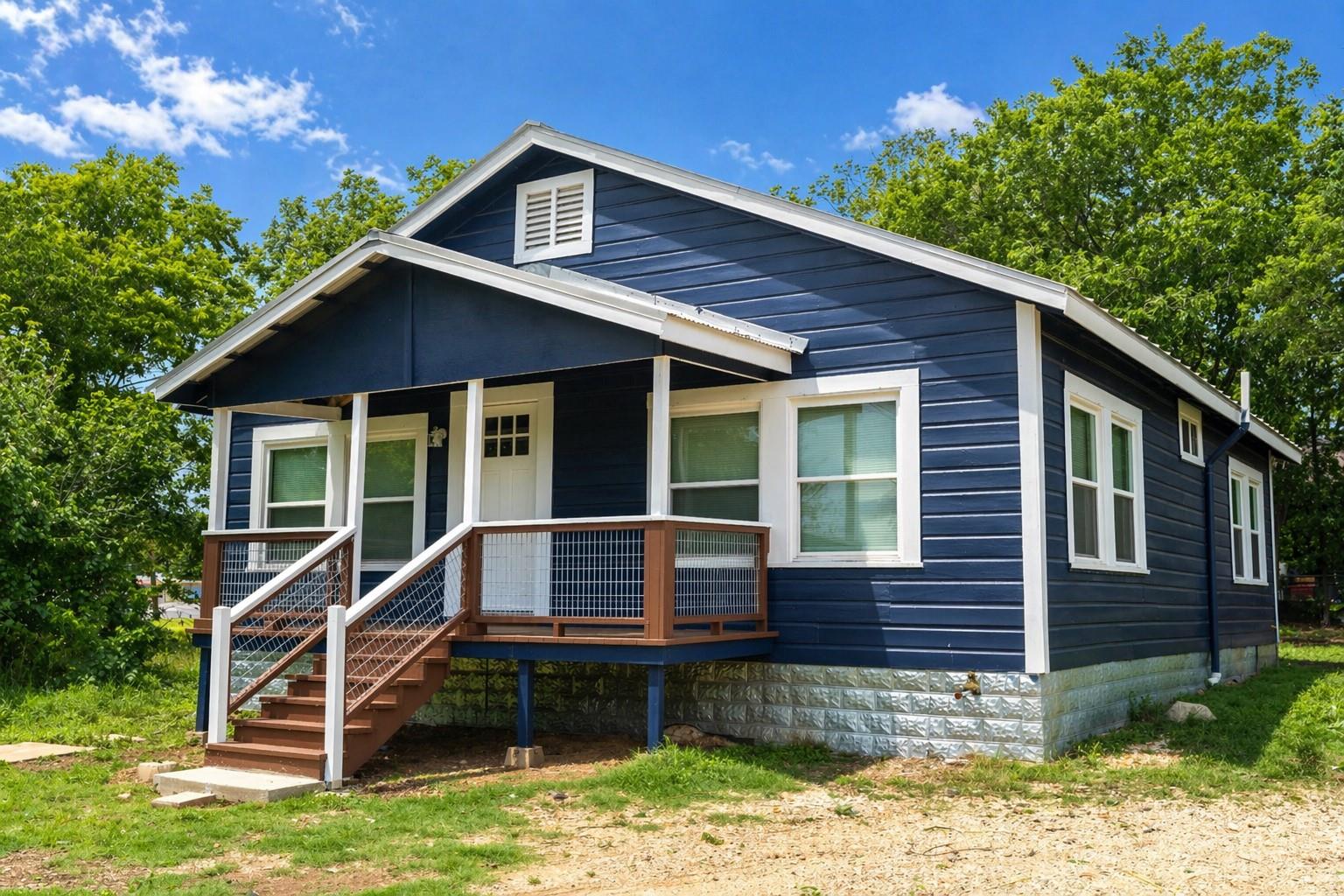 329 Flores St, Lockhart, TX 78644