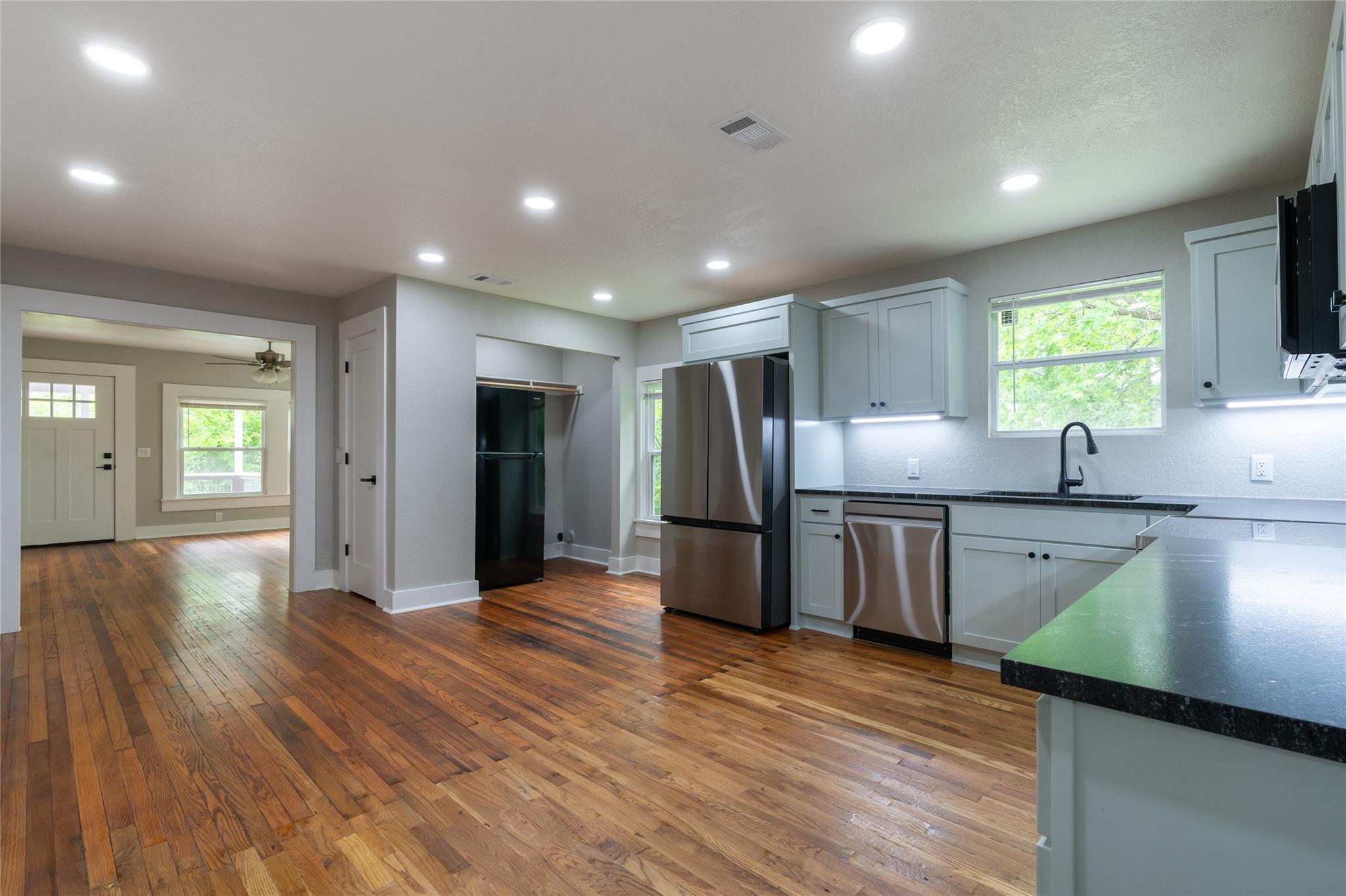 329 Flores St, Lockhart, TX 78644