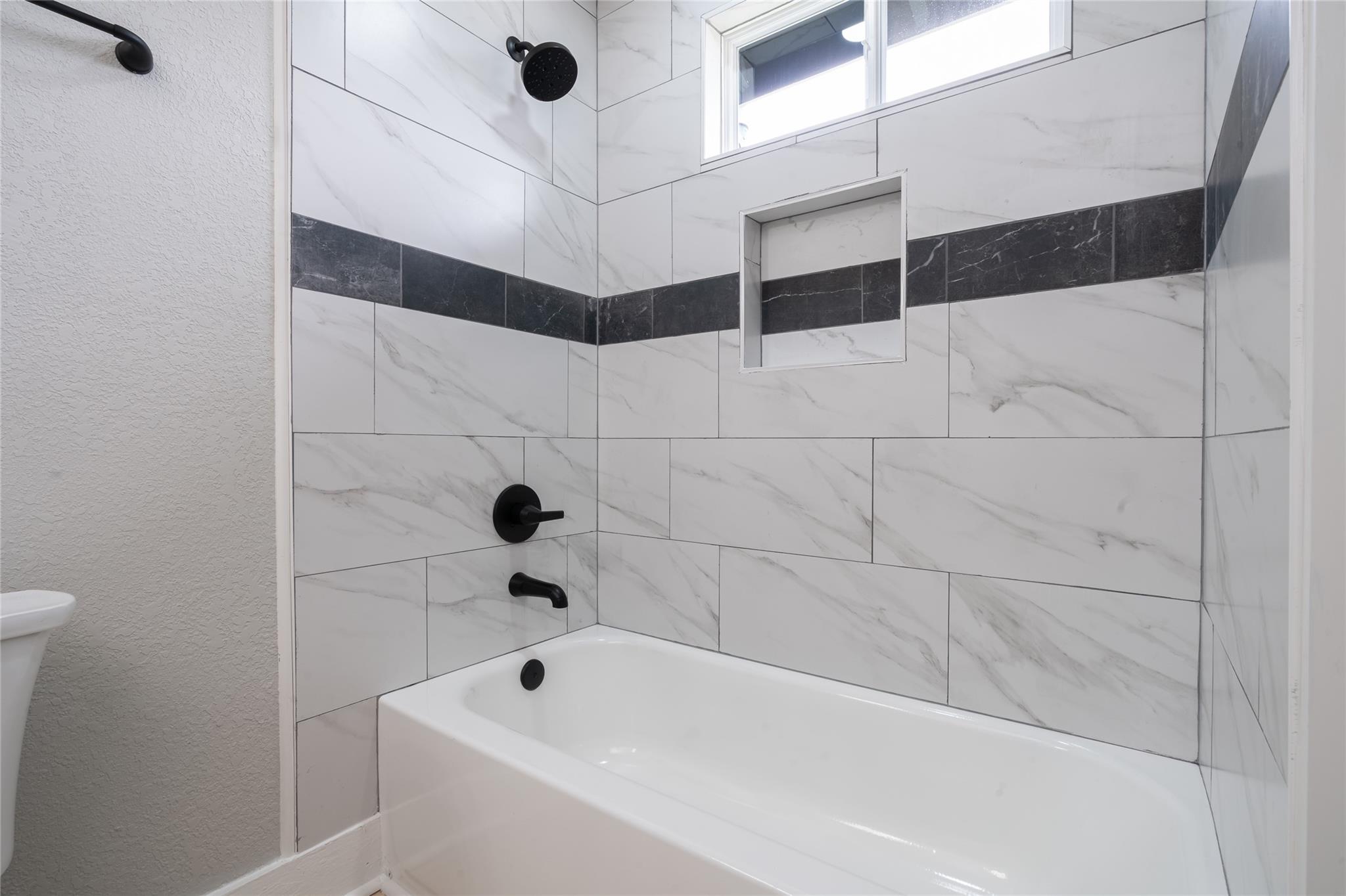 329 Flores St, Lockhart, TX 78644