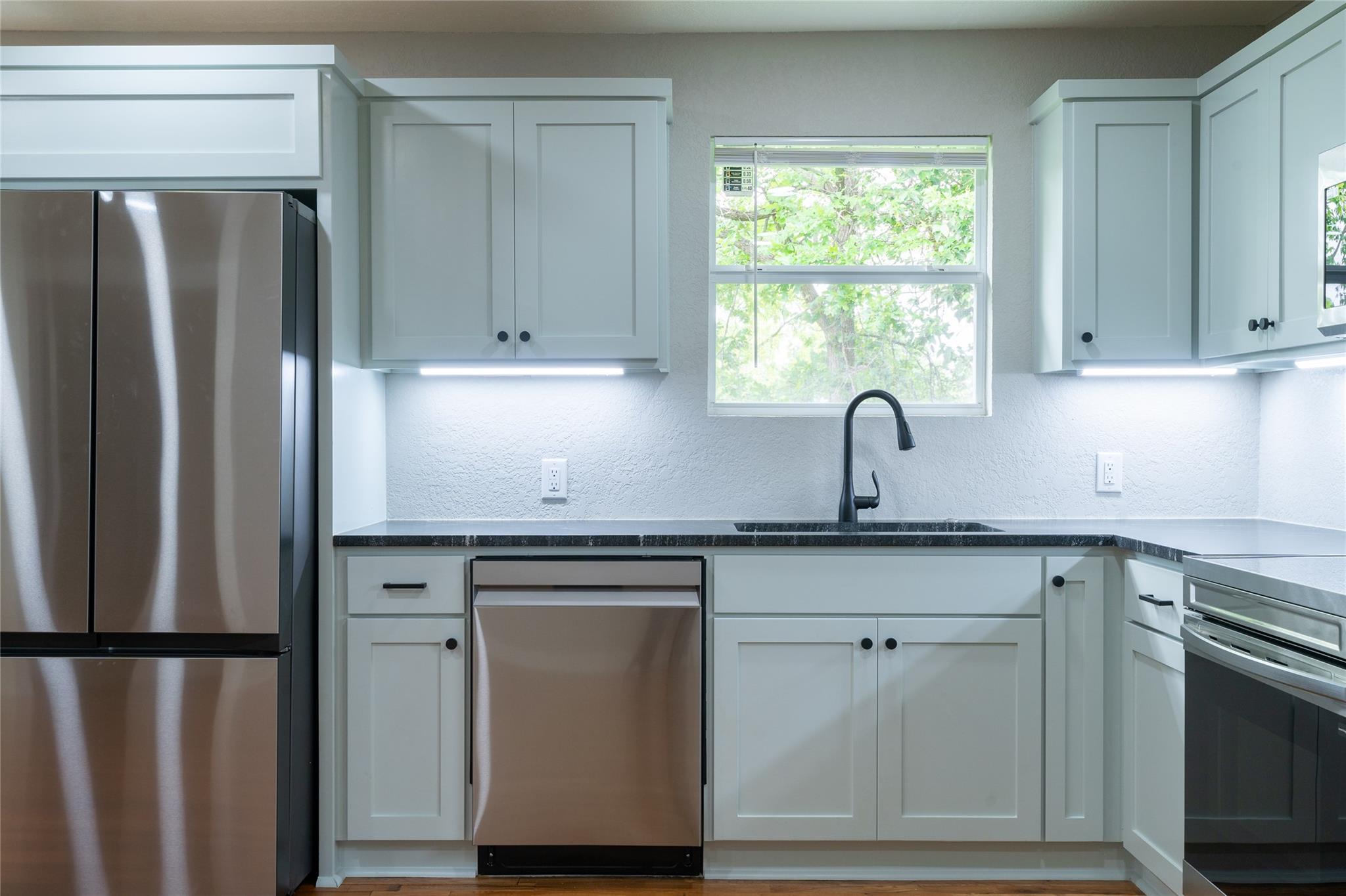 329 Flores St, Lockhart, TX 78644