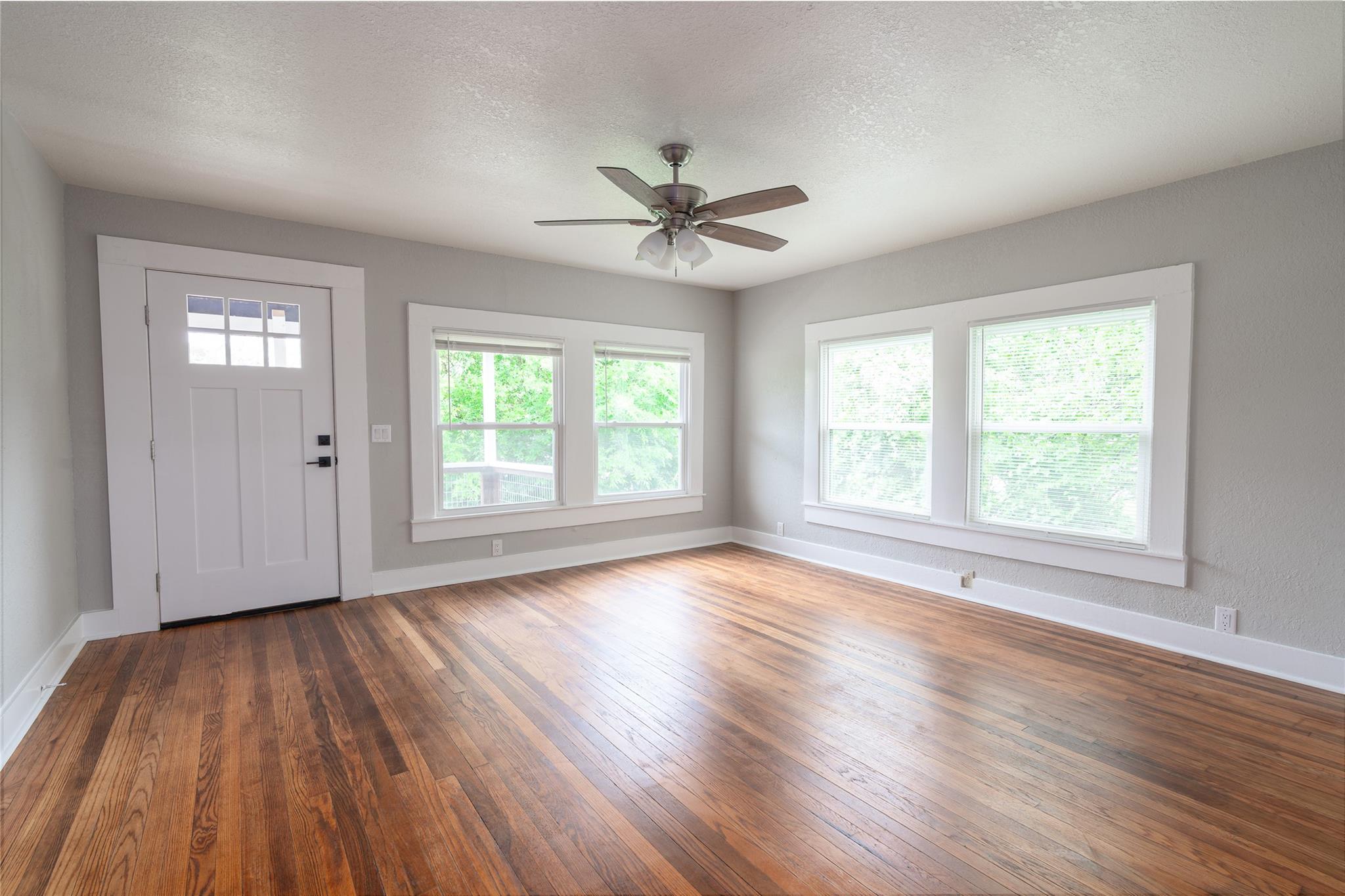 329 Flores St, Lockhart, TX 78644