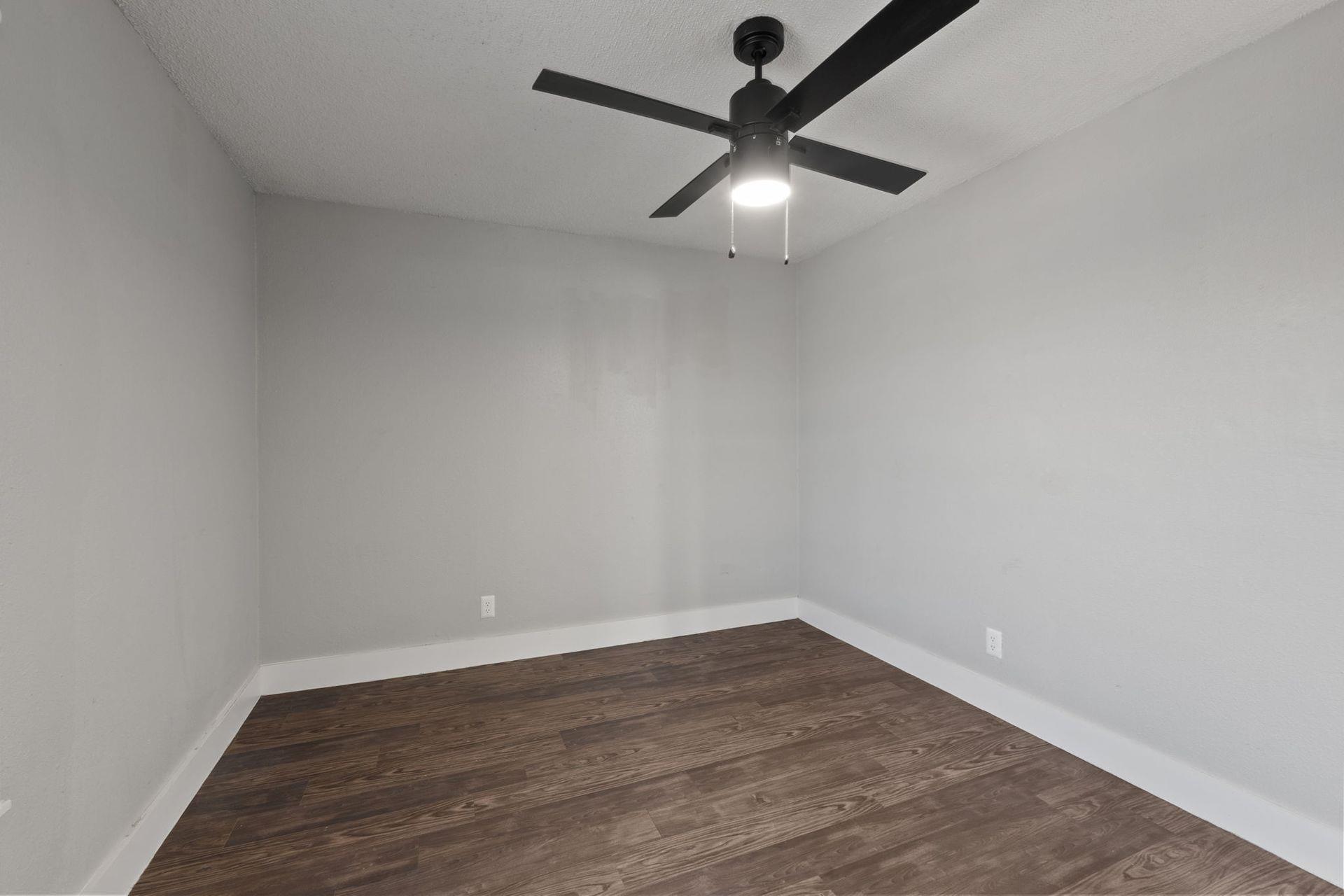 1220 W Anderson Ln # 102, Austin, TX 78757