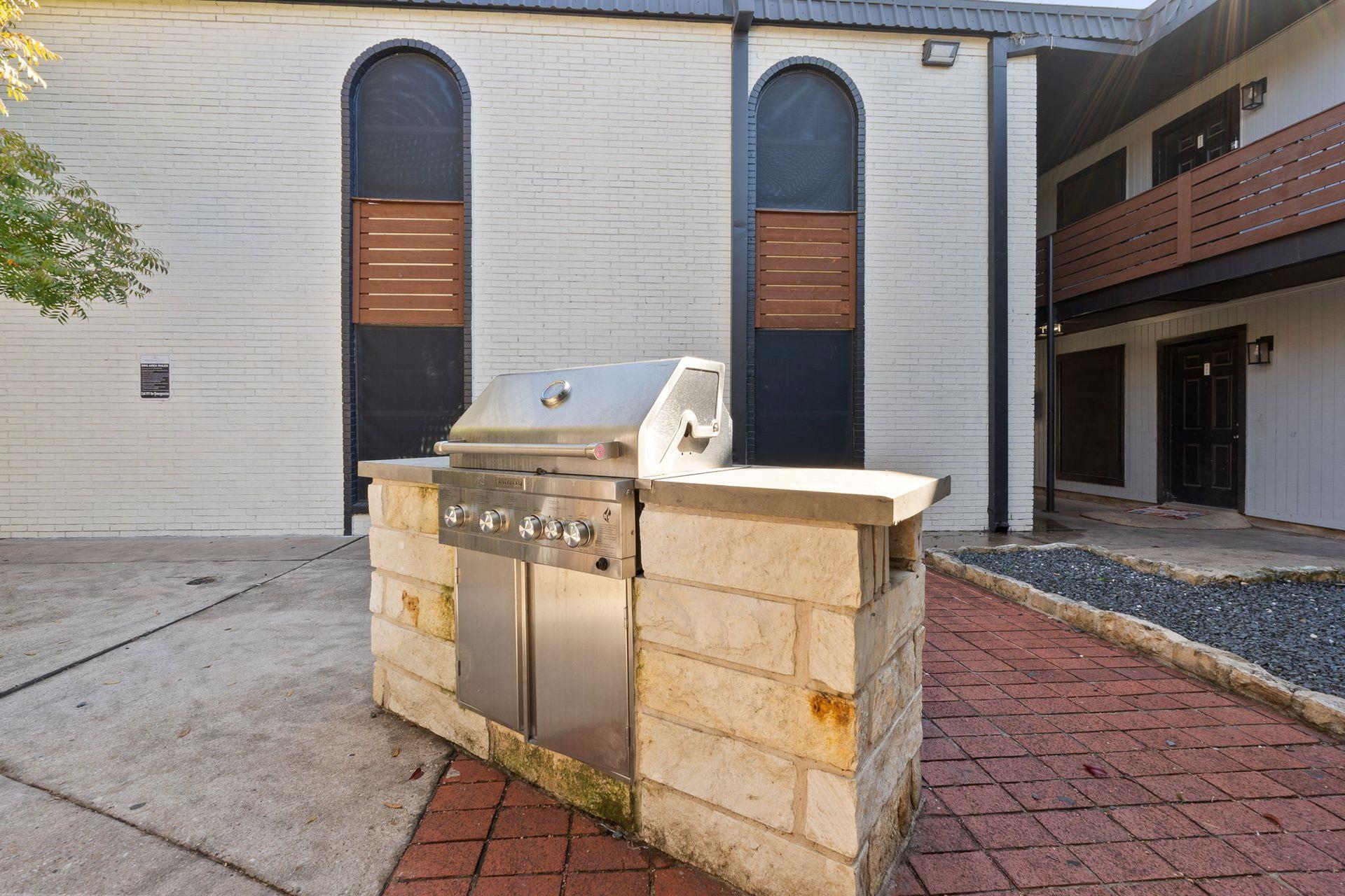 1220 W Anderson Ln # 102, Austin, TX 78757