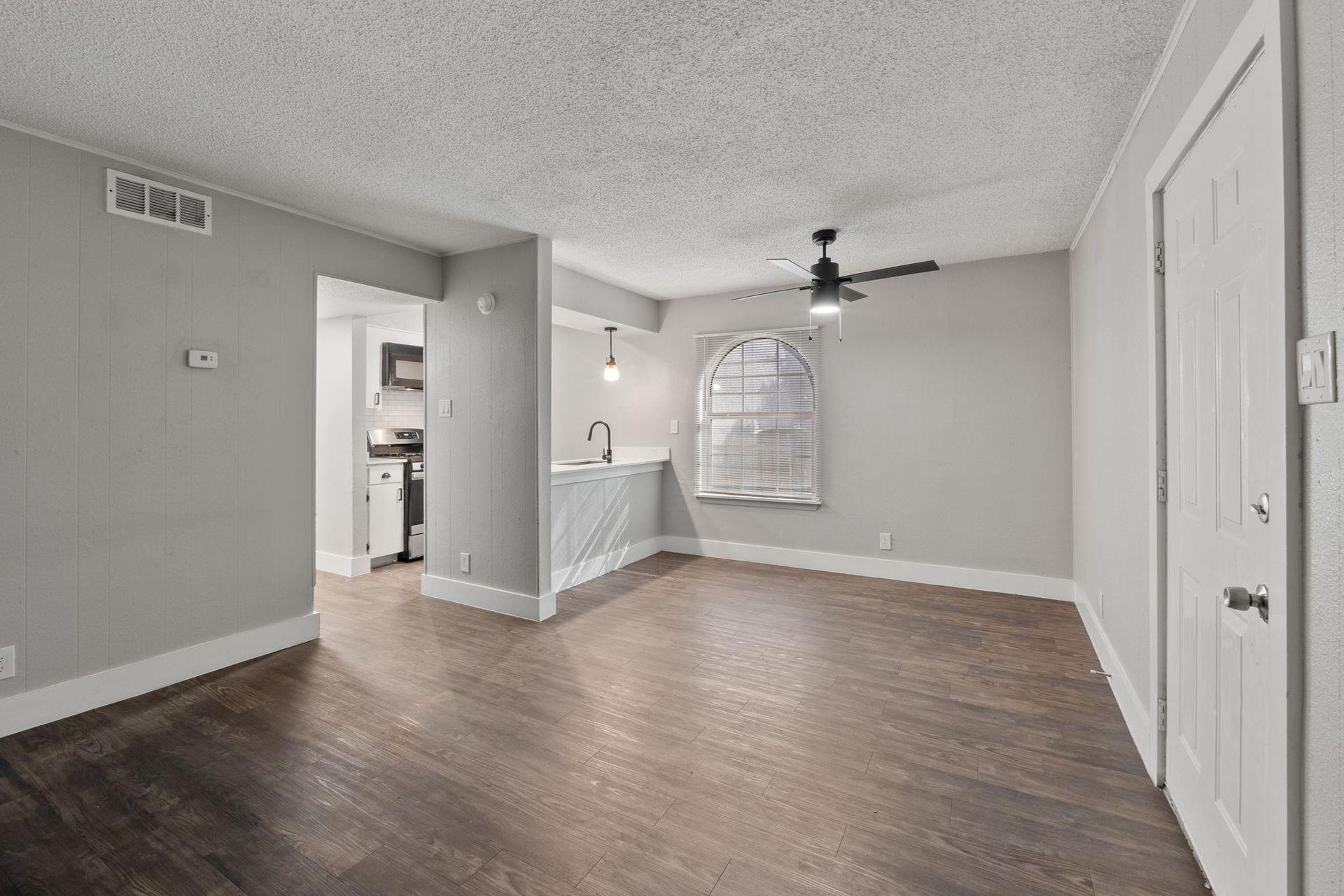 1220 W Anderson Ln # 115, Austin, TX 78757