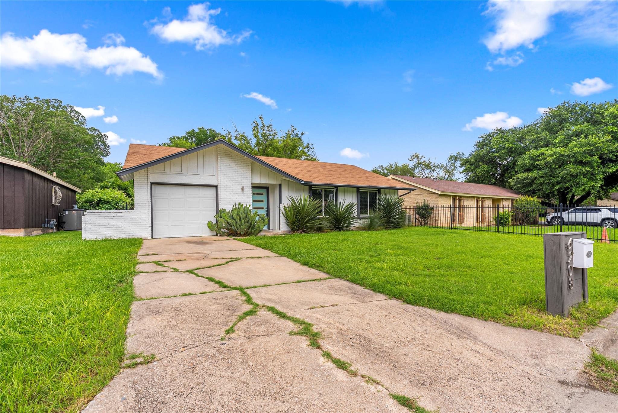 6208 Parliament Dr, Austin, TX 78724