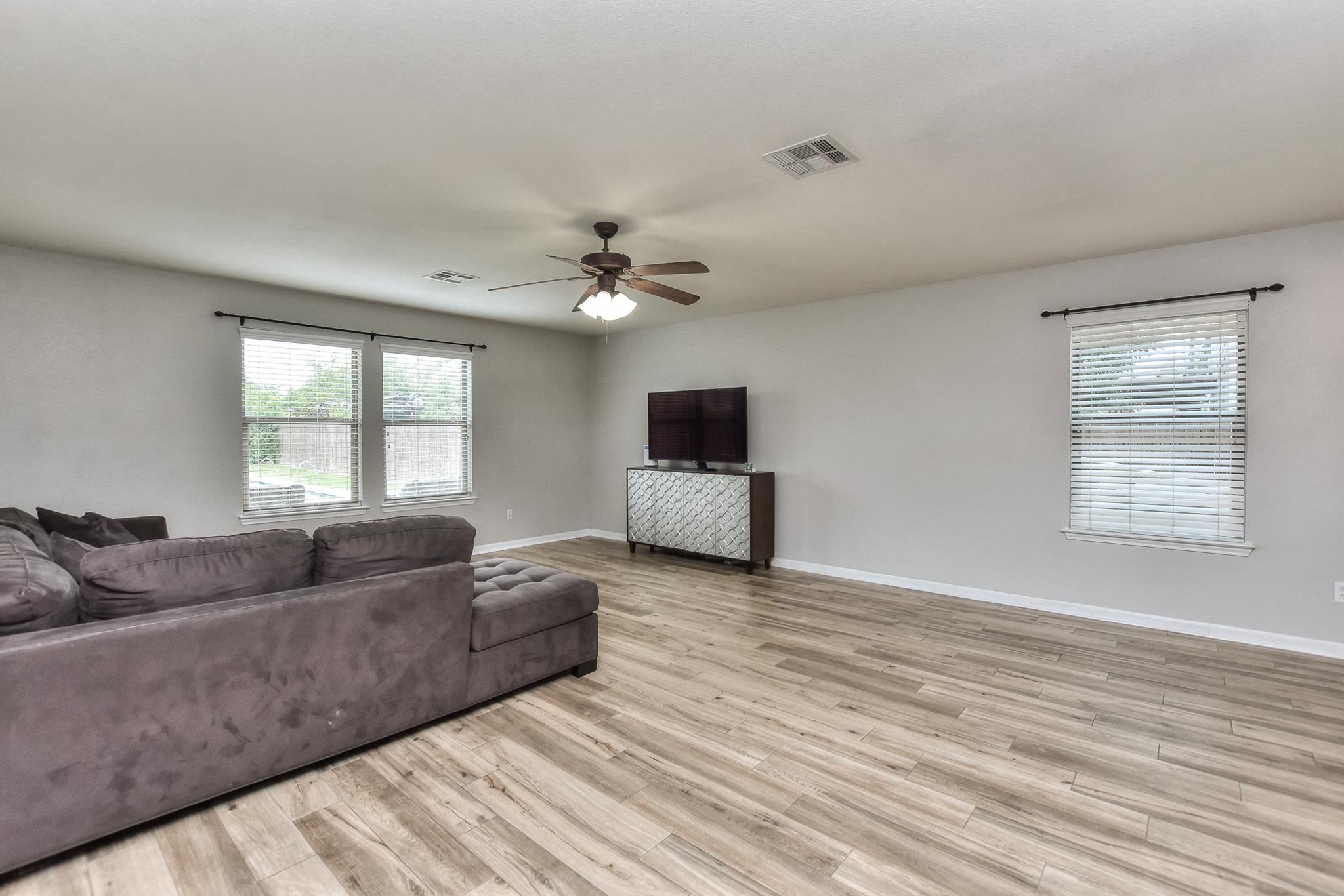 74 Jan Ln, Georgetown, TX 78626